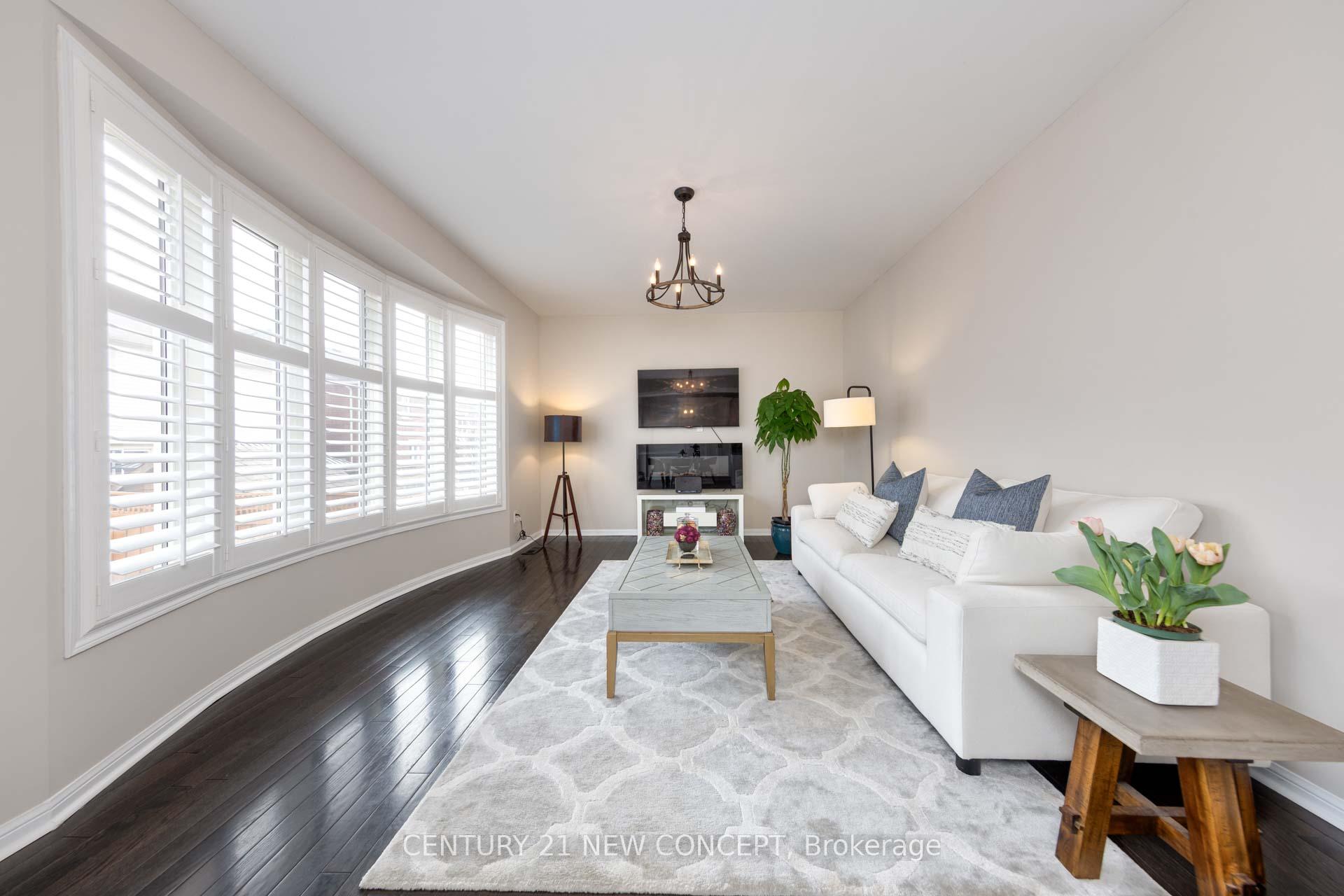 Photo 10 of 286 Schreyer Crescent, Milton, Harrison — HOMEH