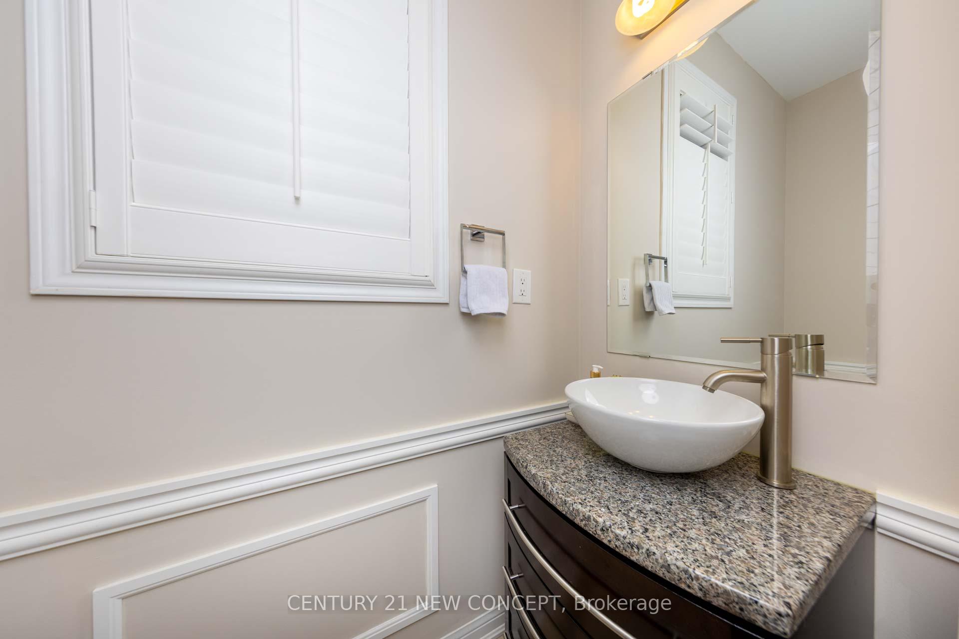 Photo 12 of 286 Schreyer Crescent, Milton, Harrison — HOMEH