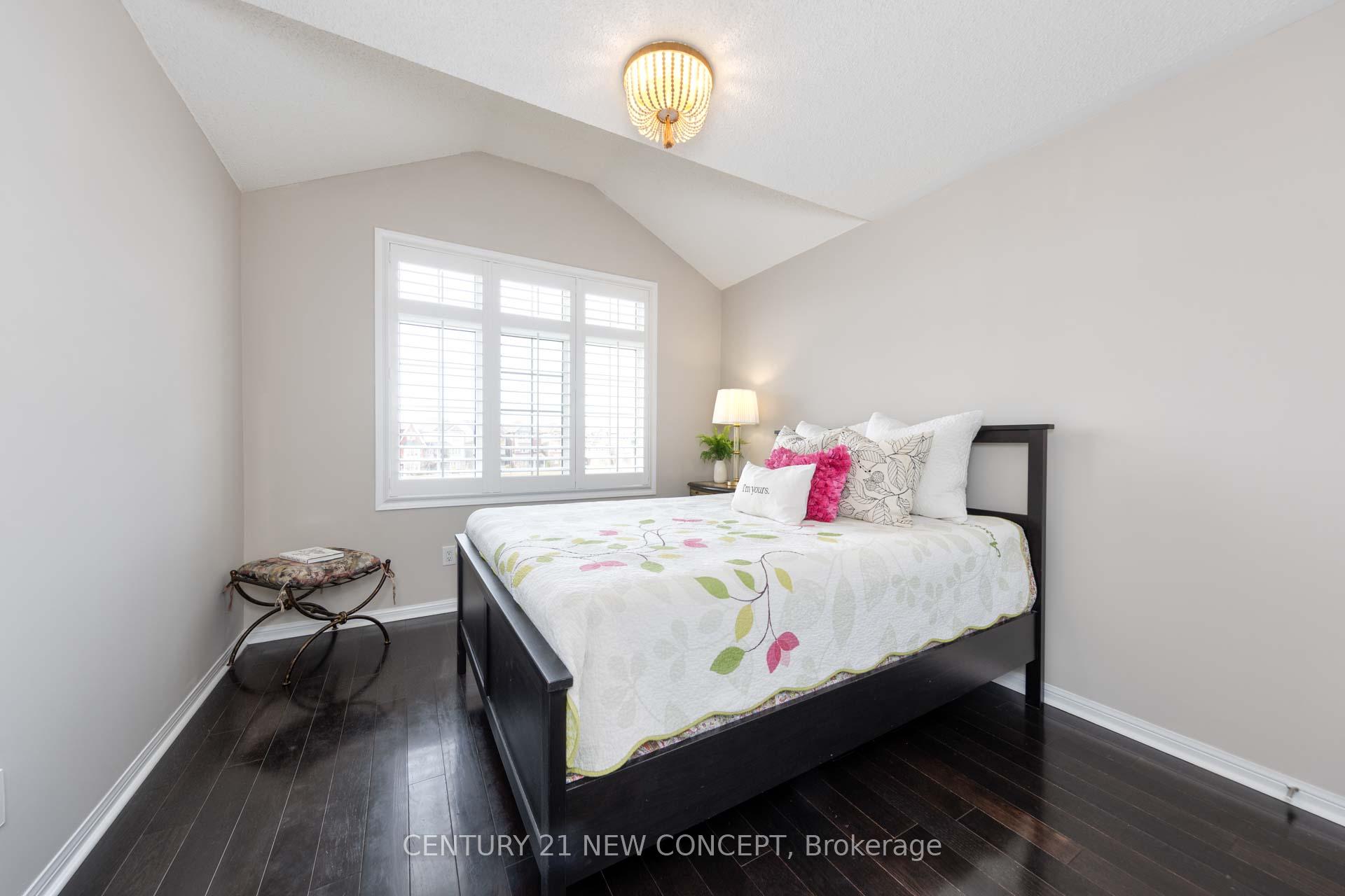 Photo 19 of 286 Schreyer Crescent, Milton, Harrison — HOMEH