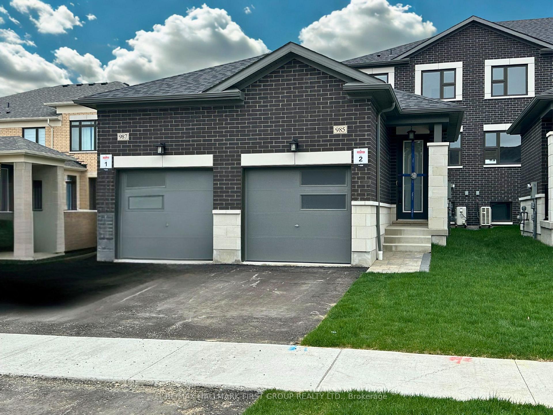 Photo 2 of 985 Crowsnest Hollow, Pickering, Rural Pickering — HOMEH
