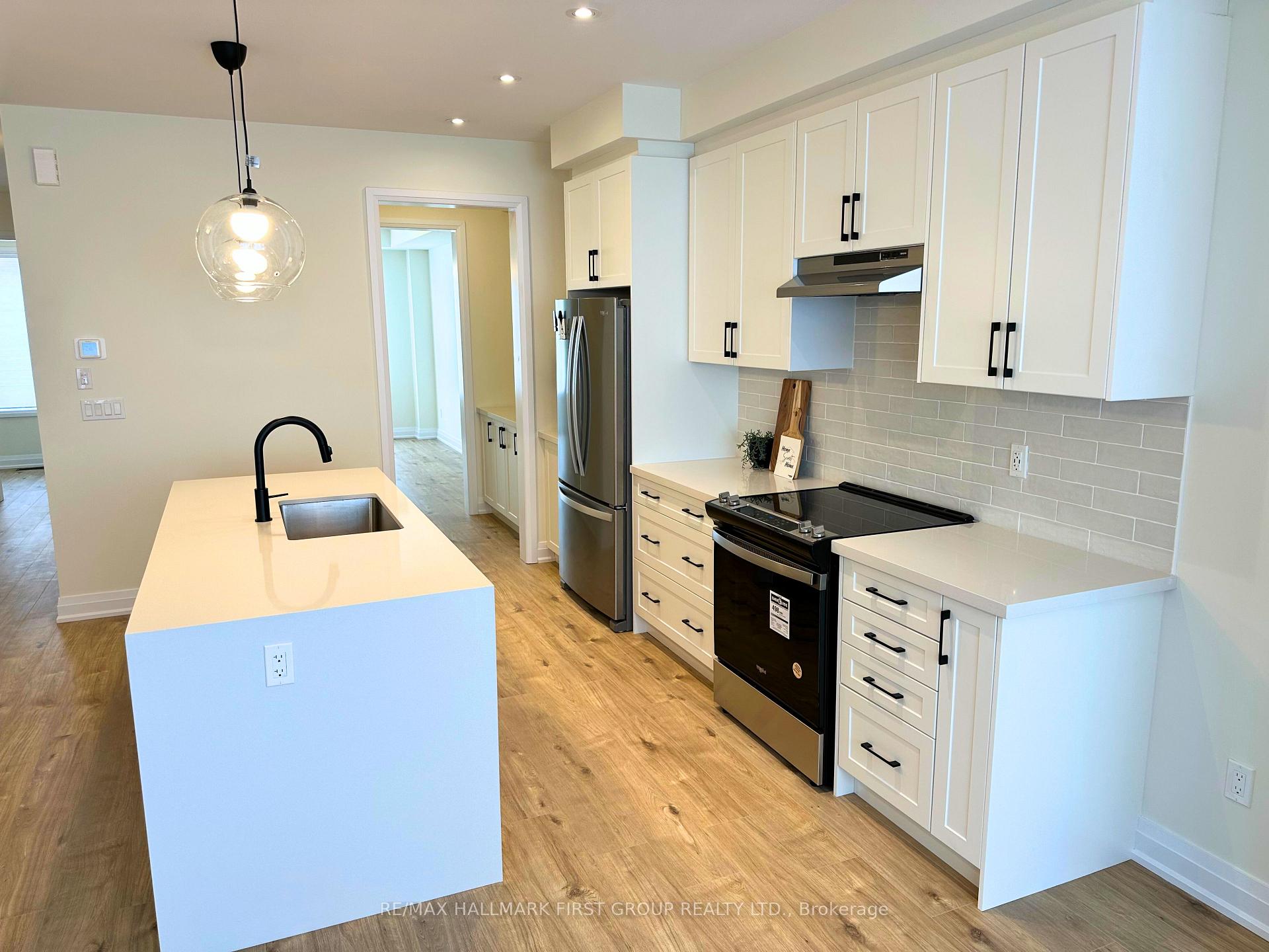 Photo 4 of 985 Crowsnest Hollow, Pickering, Rural Pickering — HOMEH