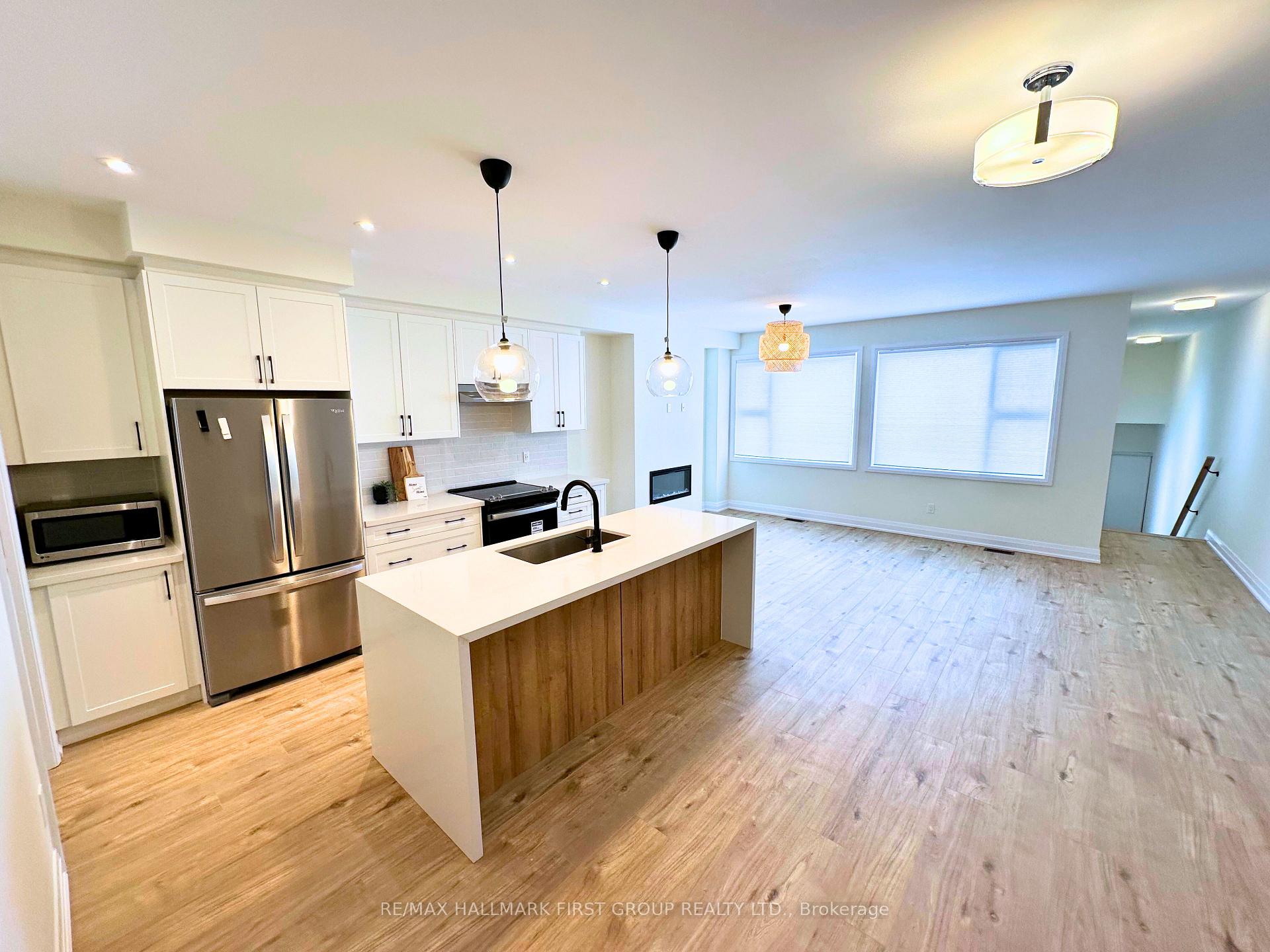 Photo 5 of 985 Crowsnest Hollow, Pickering, Rural Pickering — HOMEH