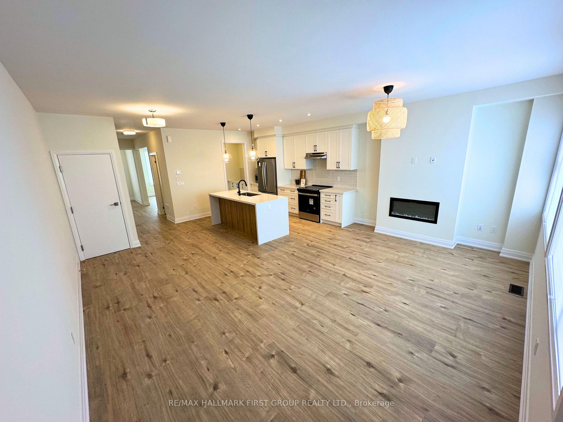 Photo 6 of 985 Crowsnest Hollow, Pickering, Rural Pickering — HOMEH