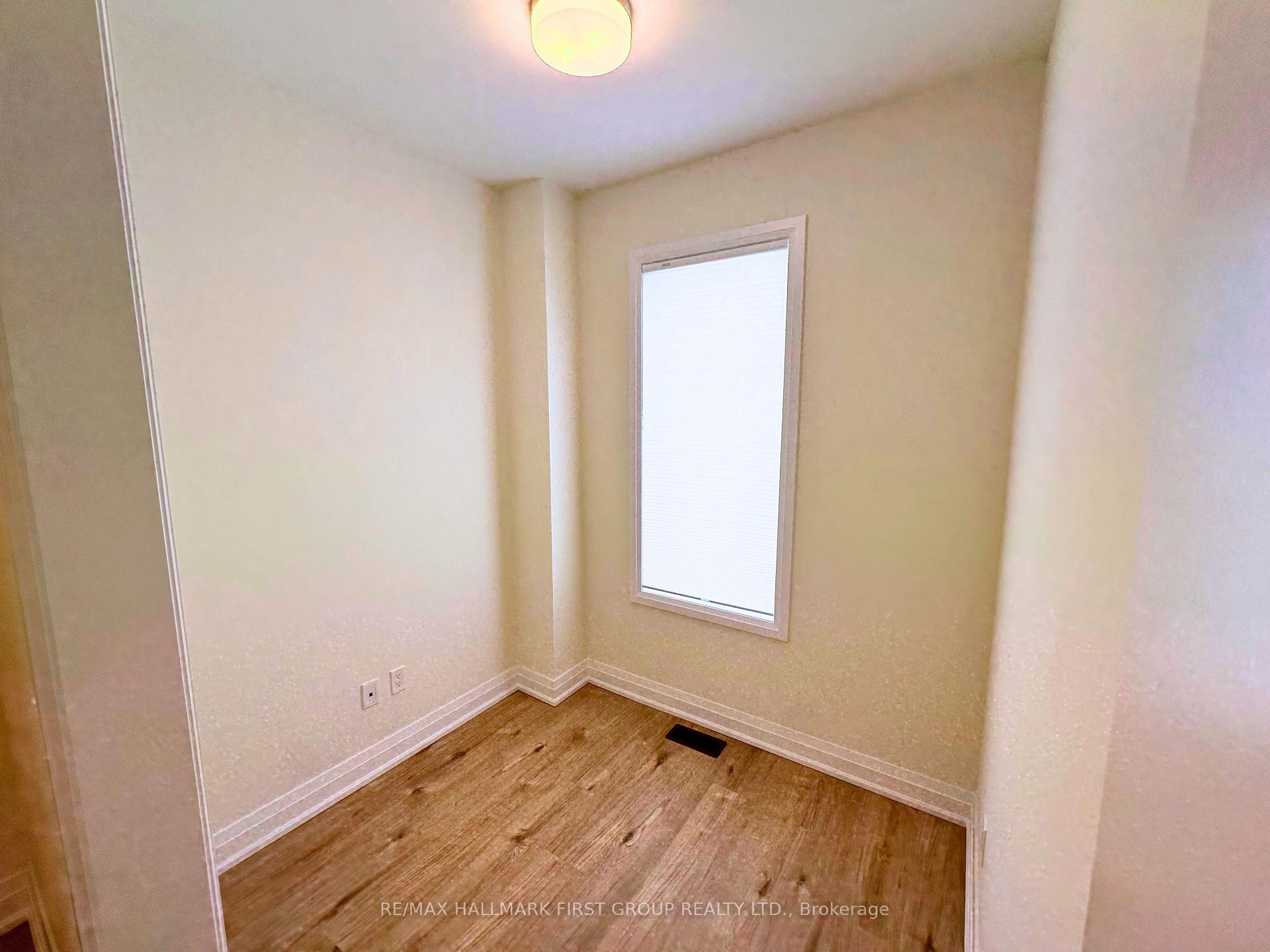 Photo 10 of 985 Crowsnest Hollow, Pickering, Rural Pickering — HOMEH