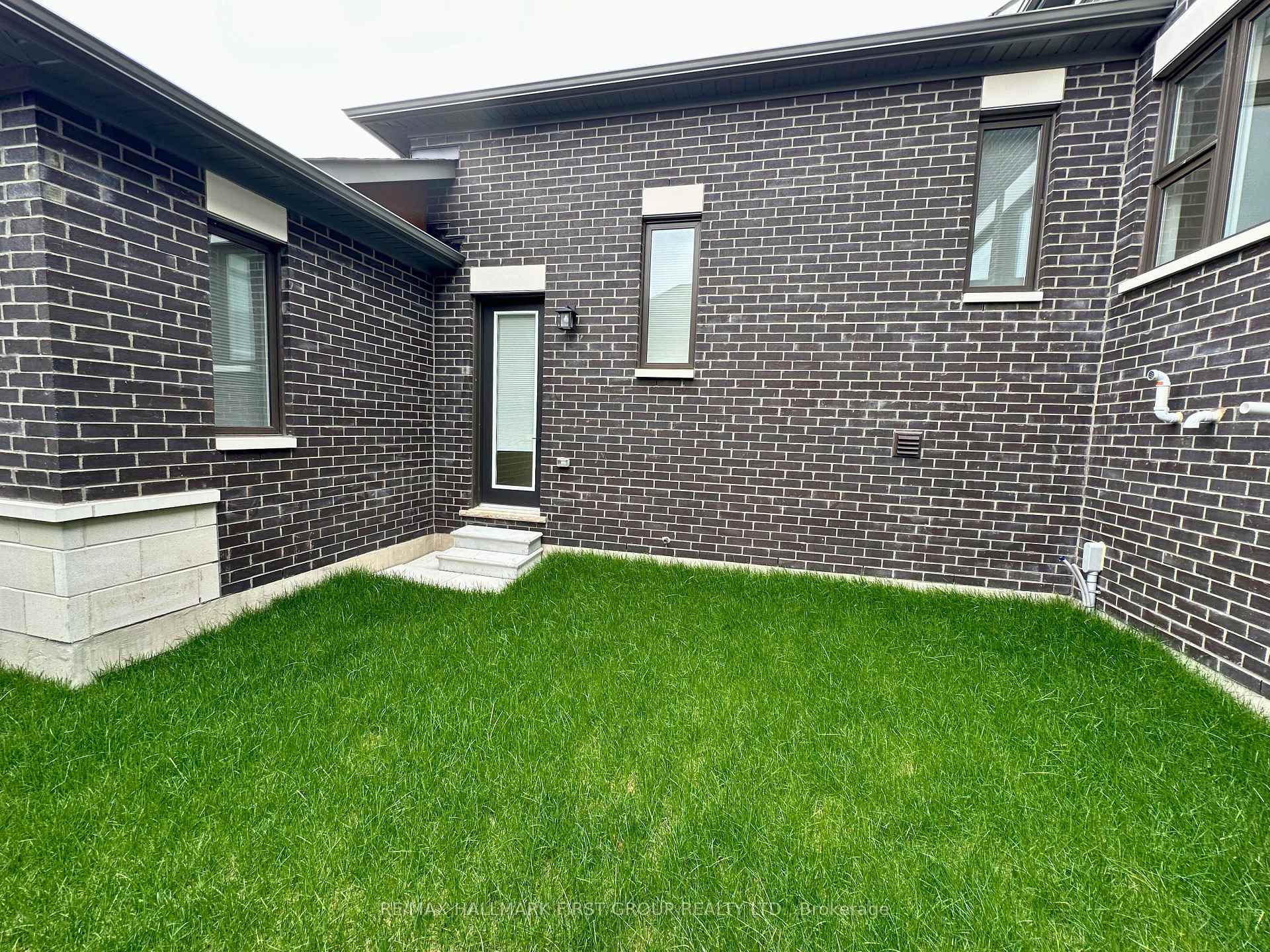 Photo 19 of 985 Crowsnest Hollow, Pickering, Rural Pickering — HOMEH
