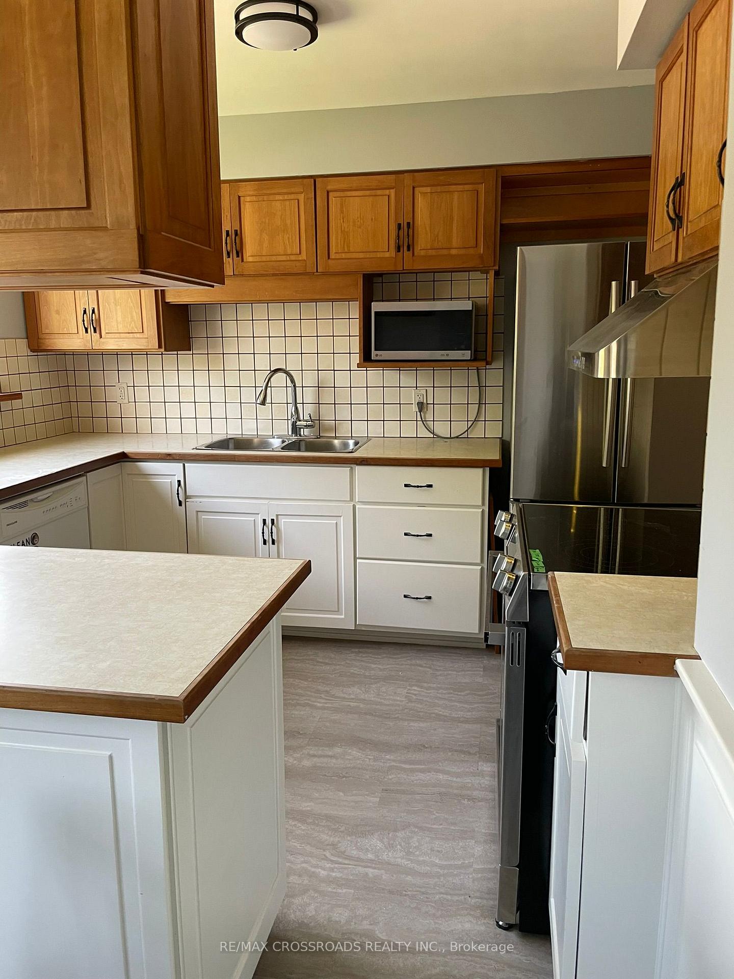 Photo 3 of Unit Main floor, 1287 Royal Drive, Peterborough, Northcrest Ward 5 — HOMEH