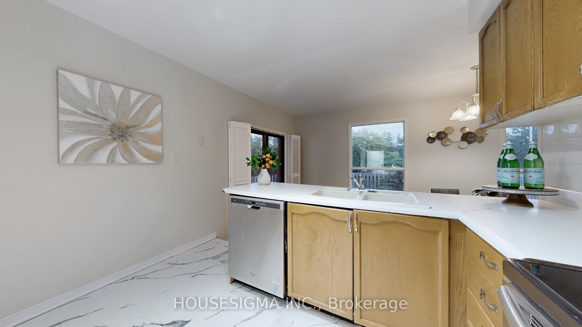 Photo 14 of 946 Rambleberry Avenue, Pickering, Liverpool — HOMEH