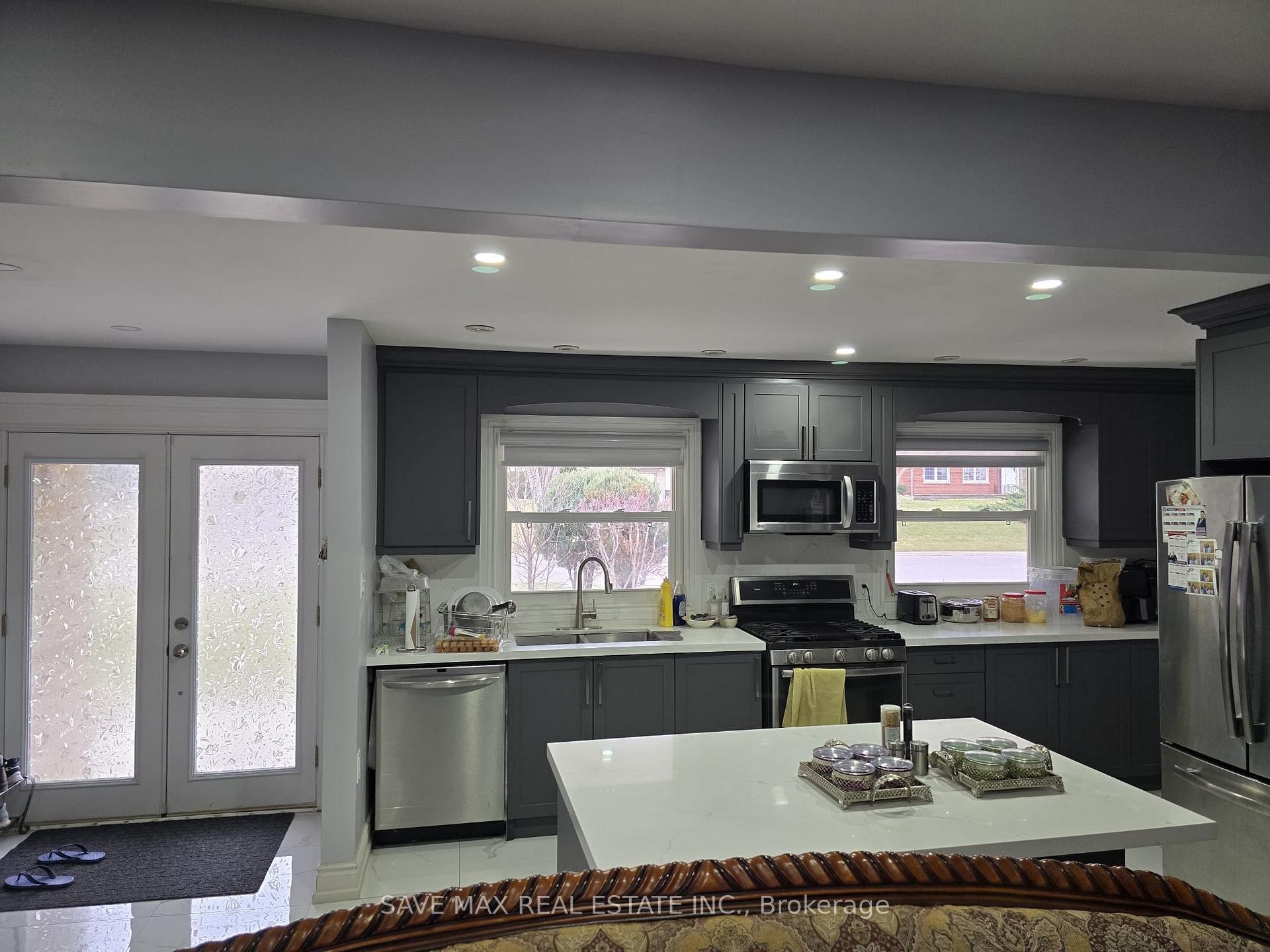 Photo 3 of 984 Mohawk Street, Oshawa, Centennial — HOMEH