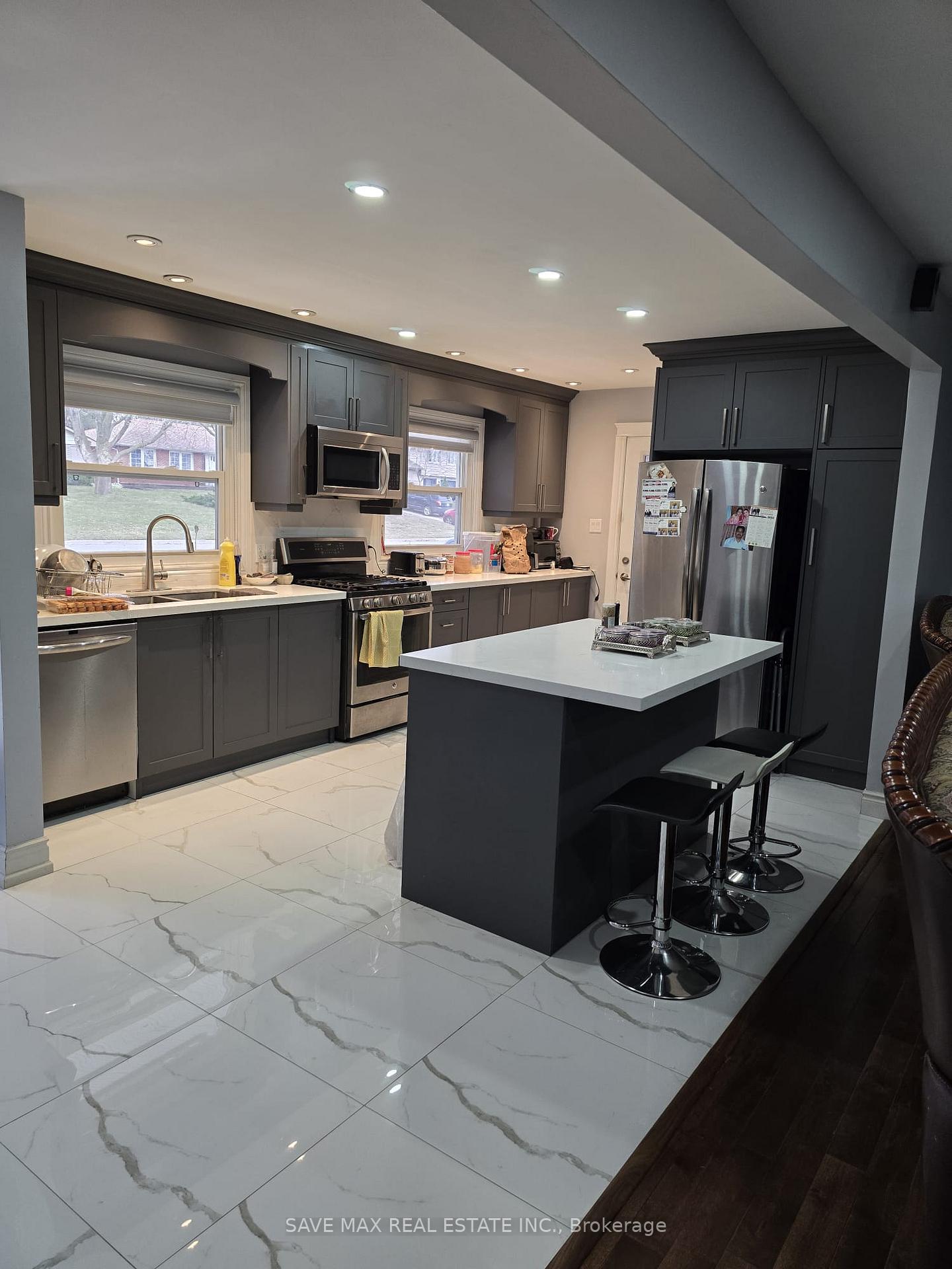 Photo 4 of 984 Mohawk Street, Oshawa, Centennial — HOMEH