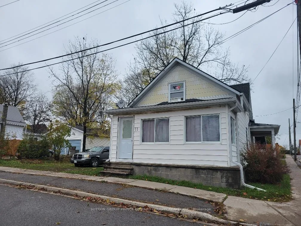 Photo 2 of 11 Low Street, Prince Edward County, Picton Ward — HOMEH
