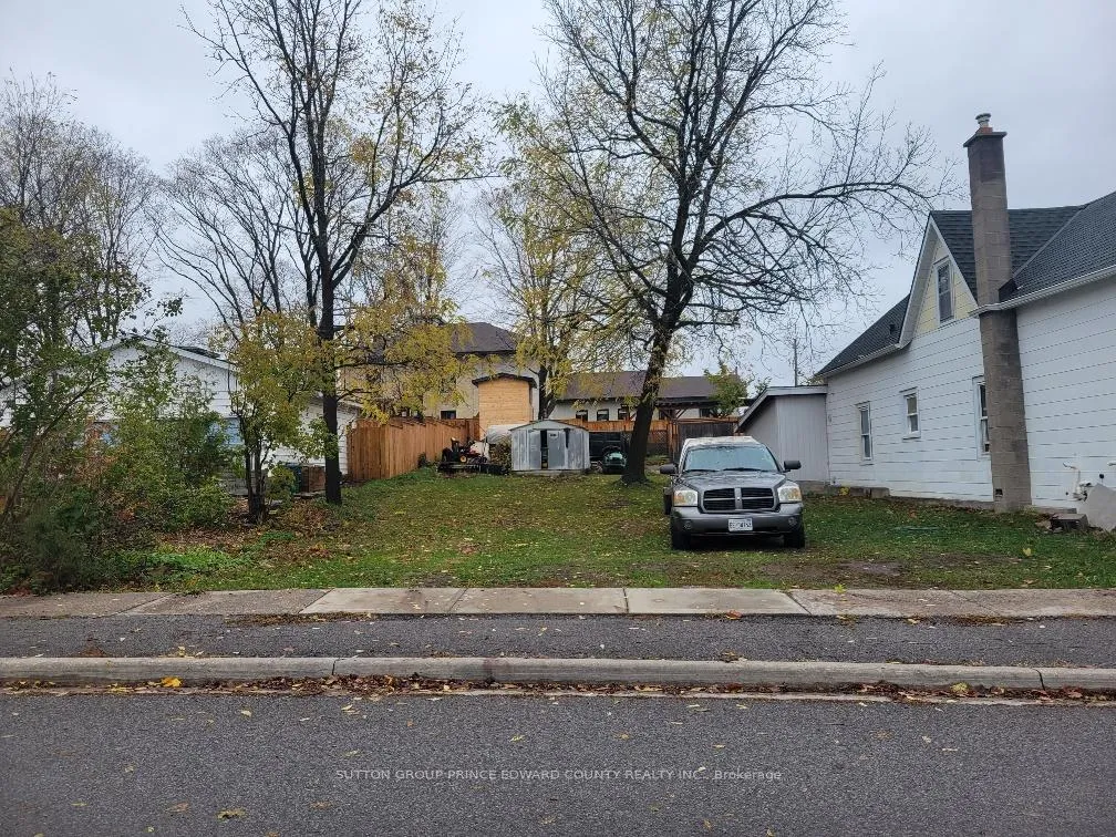 Photo 3 of 11 Low Street, Prince Edward County, Picton Ward — HOMEH