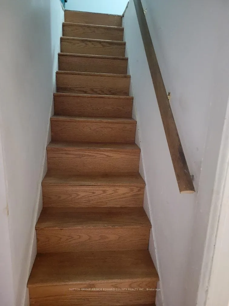 Photo 9 of 11 Low Street, Prince Edward County, Picton Ward — HOMEH