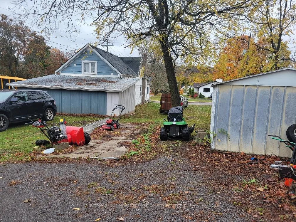 Photo 10 of 11 Low Street, Prince Edward County, Picton Ward — HOMEH
