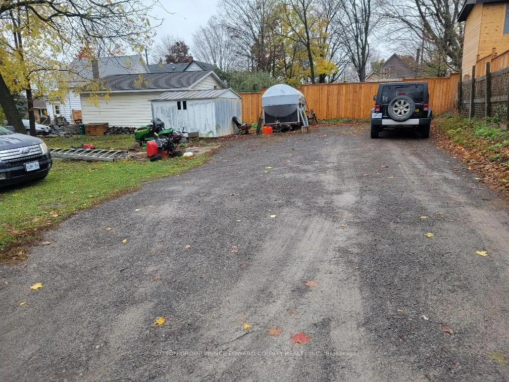 Photo 12 of 11 Low Street, Prince Edward County, Picton Ward — HOMEH