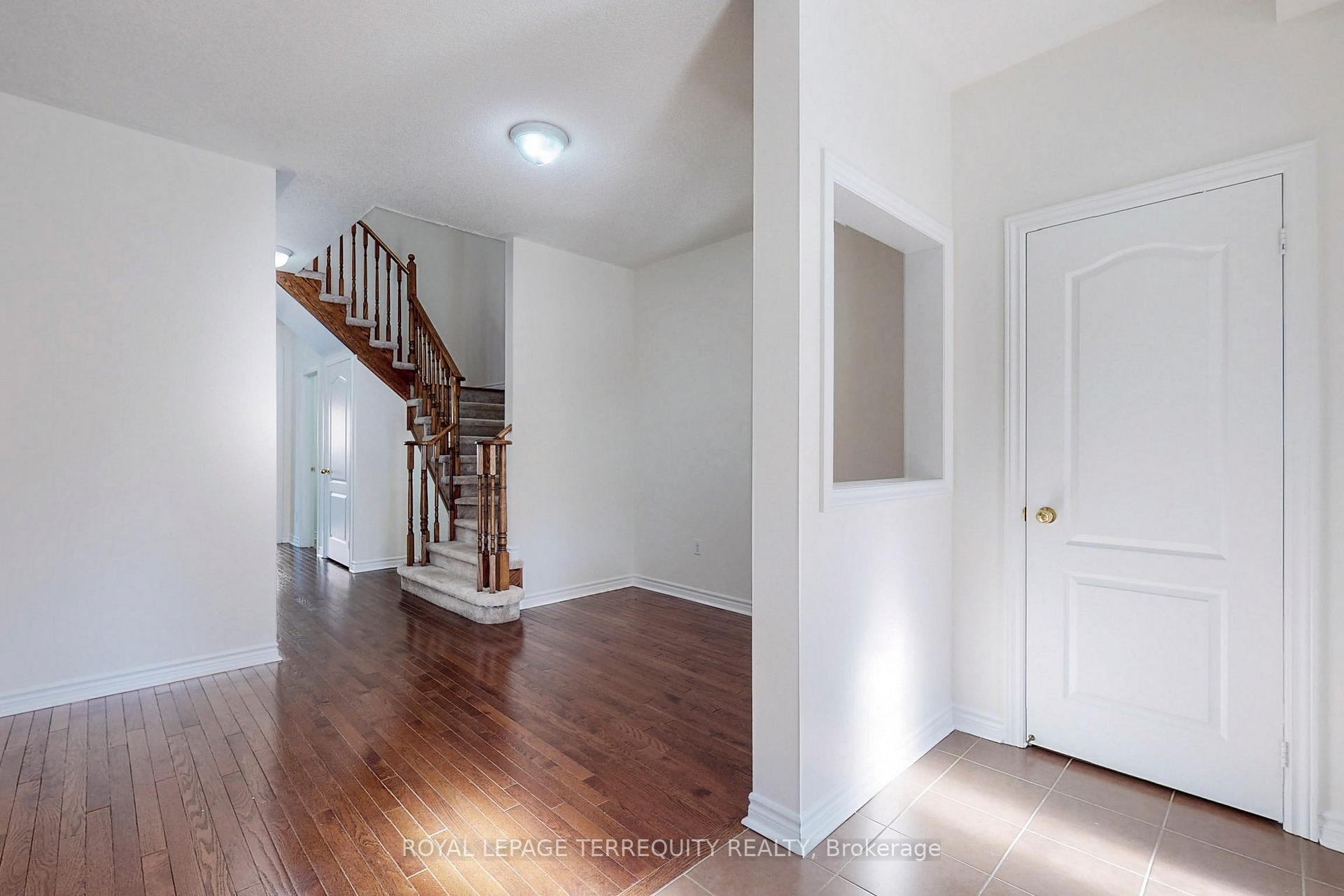 Photo 2 of 1724 Carousel Drive, Pickering, Duffin Heights — HOMEH