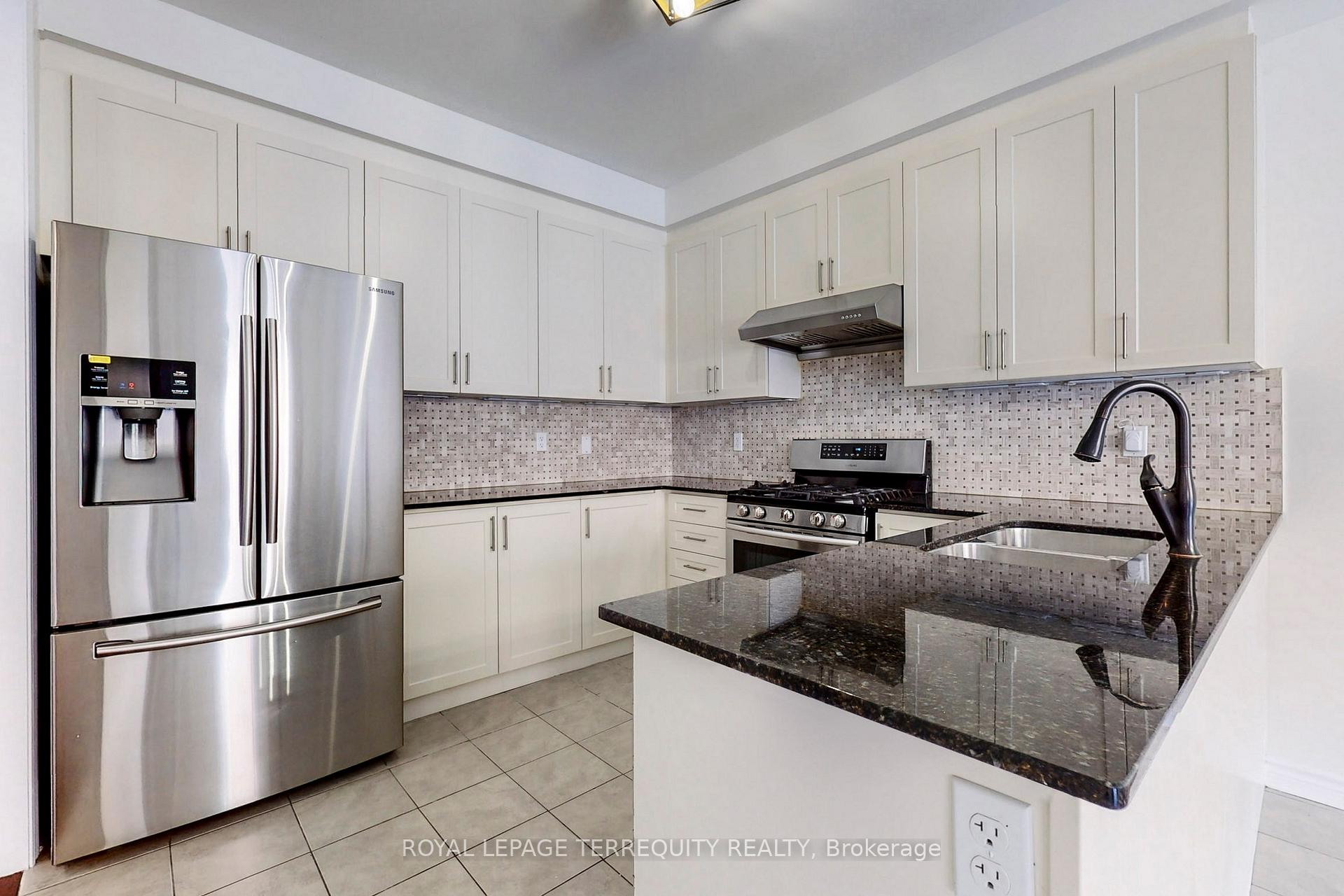 Photo 3 of 1724 Carousel Drive, Pickering, Duffin Heights — HOMEH