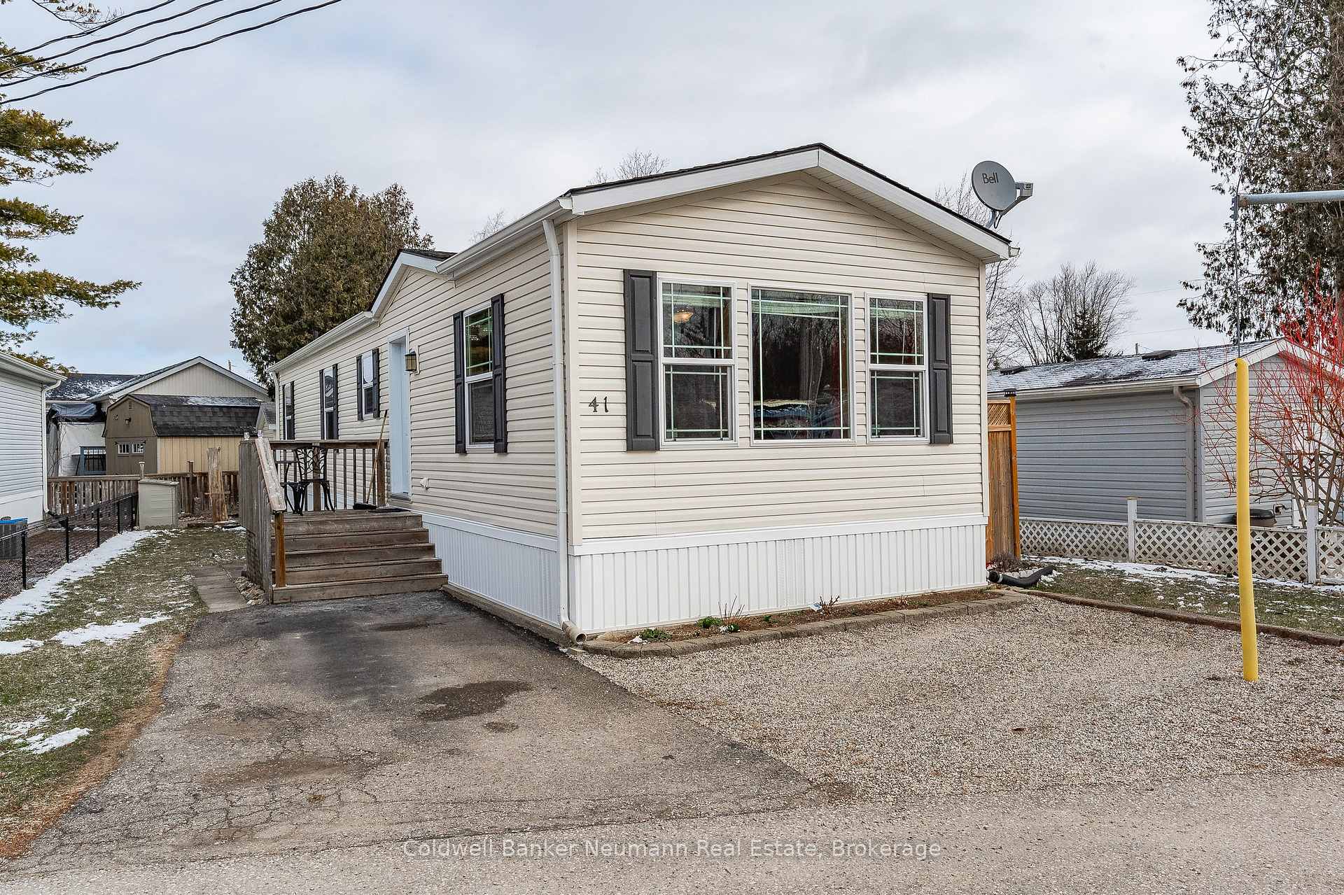 Front of 41 Cedarbush Crescent