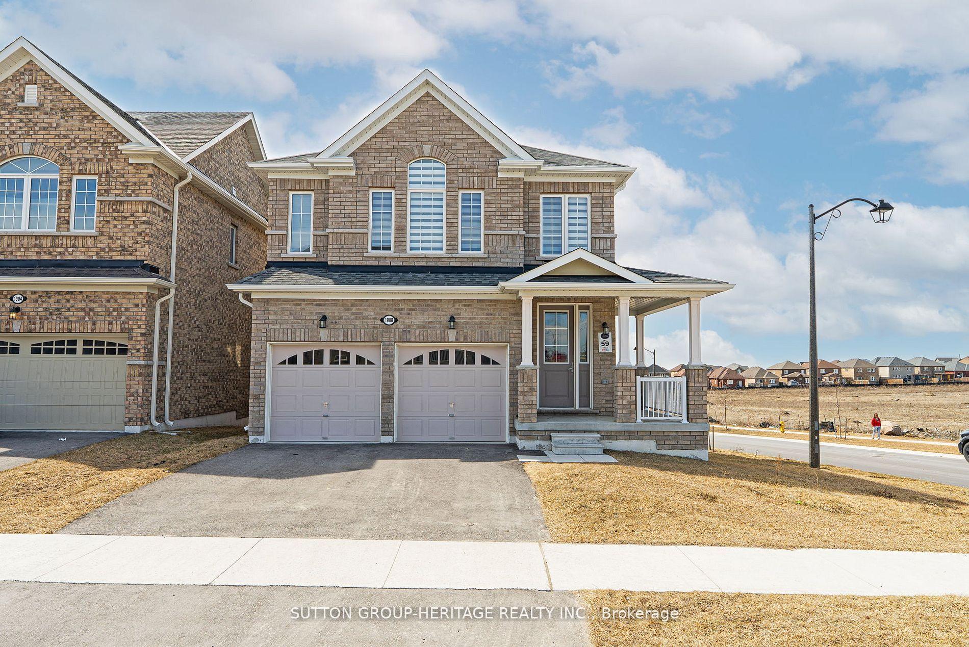 Photo 3 of 1908 Fosterbrook Street, Oshawa, Taunton — HOMEH