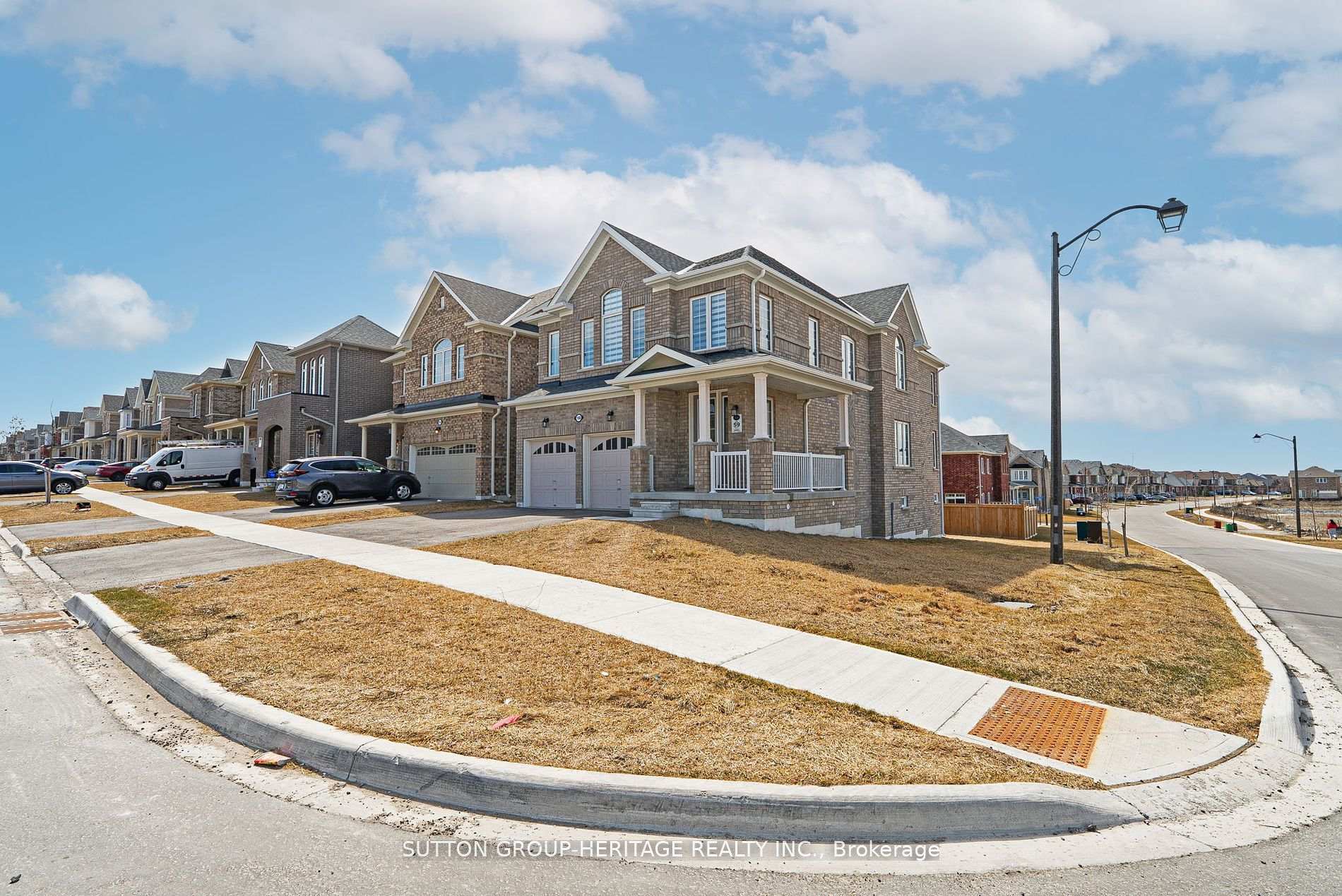 Photo 4 of 1908 Fosterbrook Street, Oshawa, Taunton — HOMEH