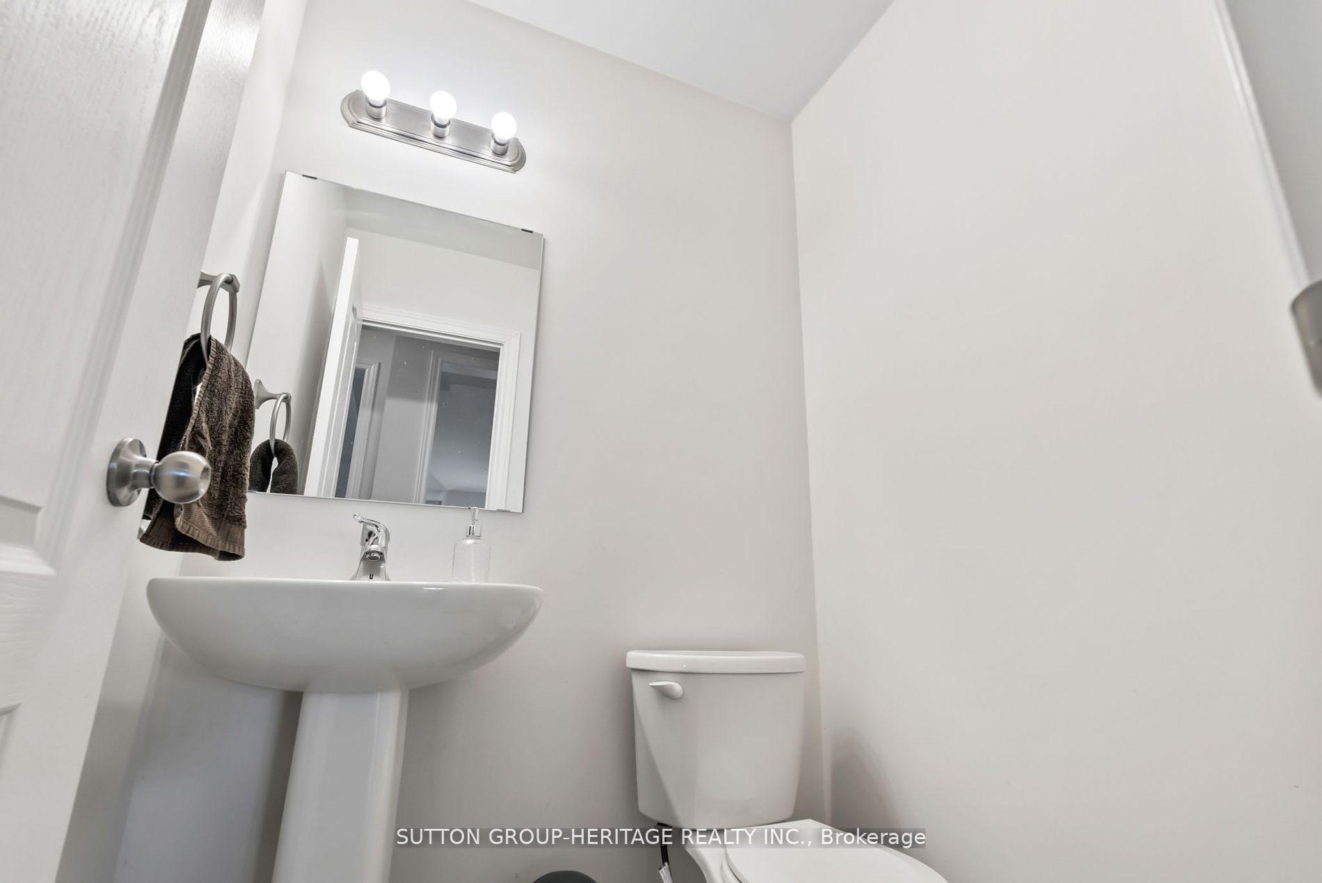 Photo 11 of 1908 Fosterbrook Street, Oshawa, Taunton — HOMEH