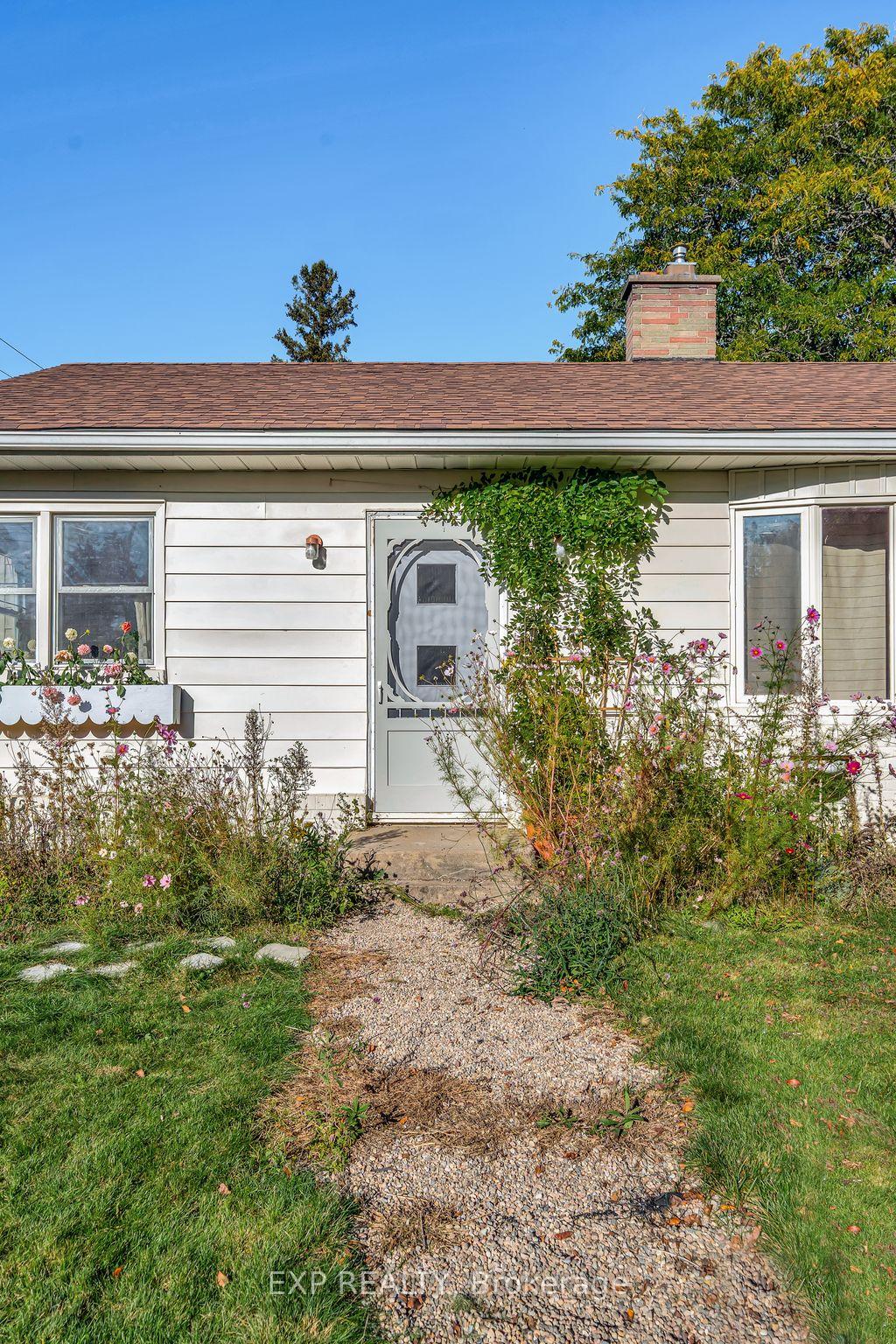 Photo 12 of 42 Paul Street, Prince Edward County, Picton Ward — HOMEH