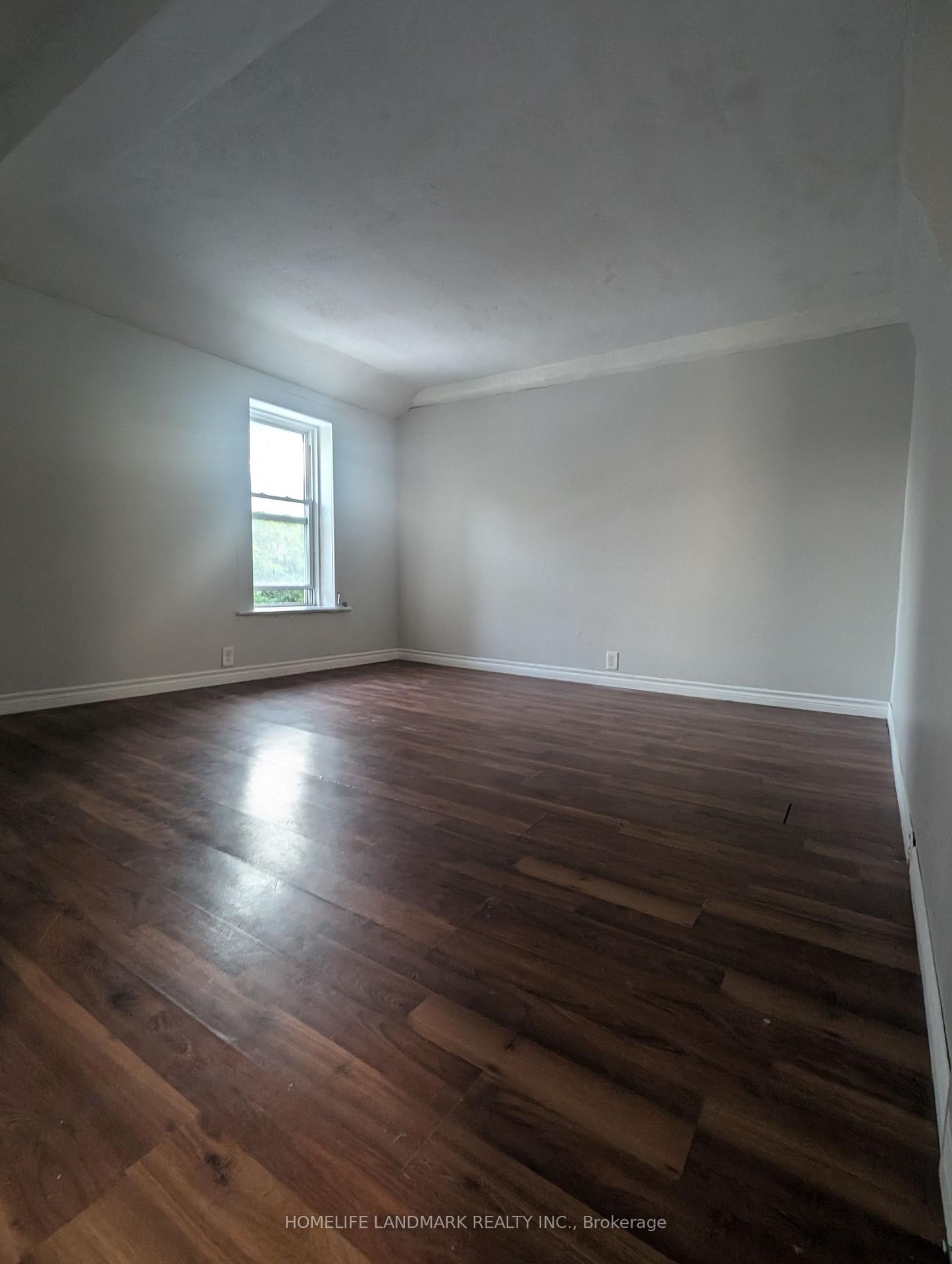 Photo 6 of Unit Upper, 260 Murray Street, Peterborough, Town Ward 3 — HOMEH