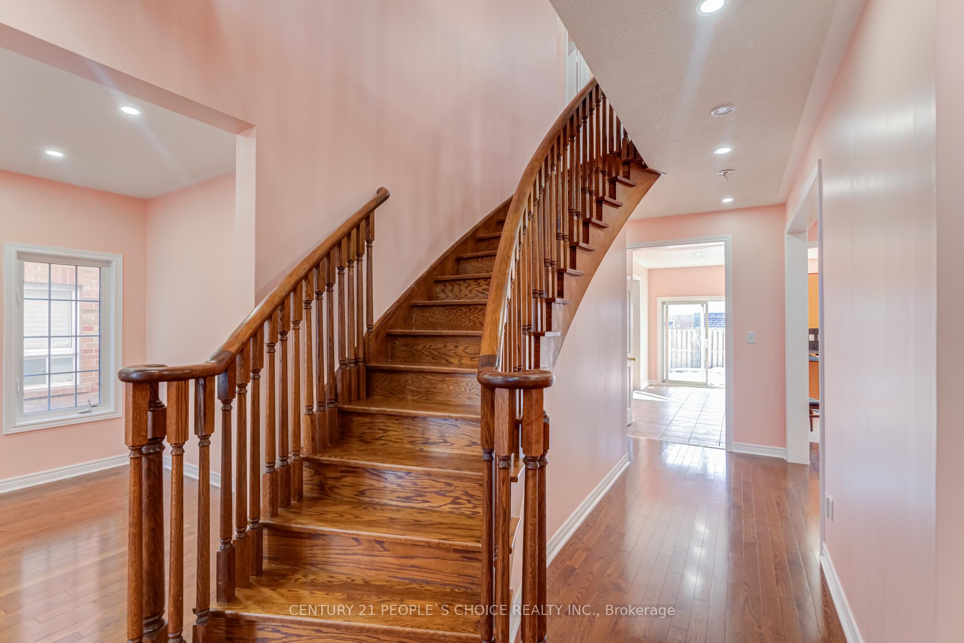 Photo 9 of 1067 Coldstream Drive, Oshawa, Taunton — HOMEH
