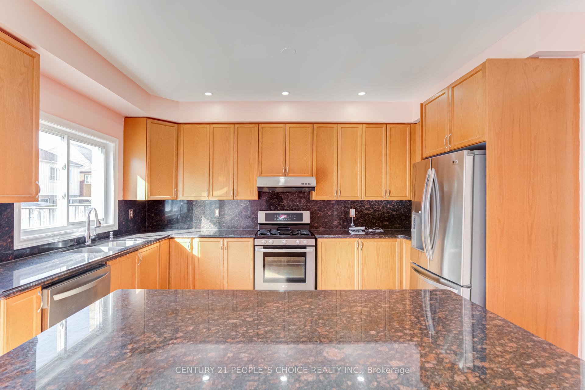 Photo 18 of 1067 Coldstream Drive, Oshawa, Taunton — HOMEH