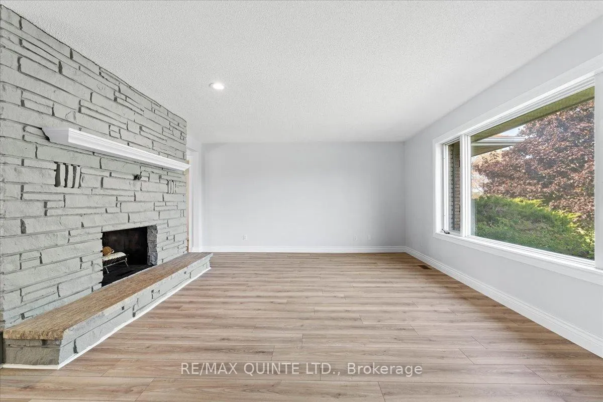 Photo 5 of 737 County Road 18, Prince Edward County, Athol Ward — HOMEH