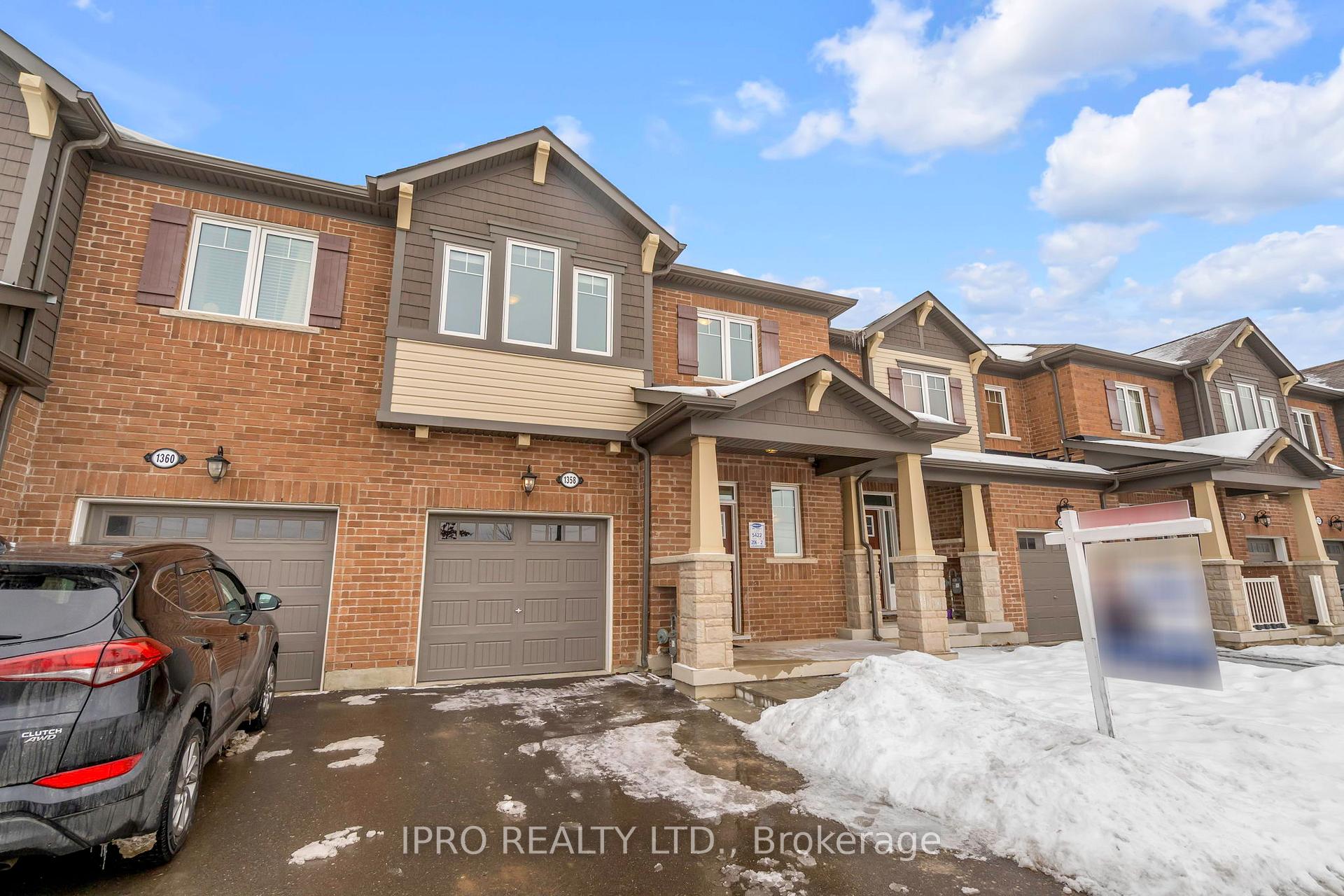 Photo 2 of 1358 Sycamore Gardens E, Milton, Cobban — HOMEH
