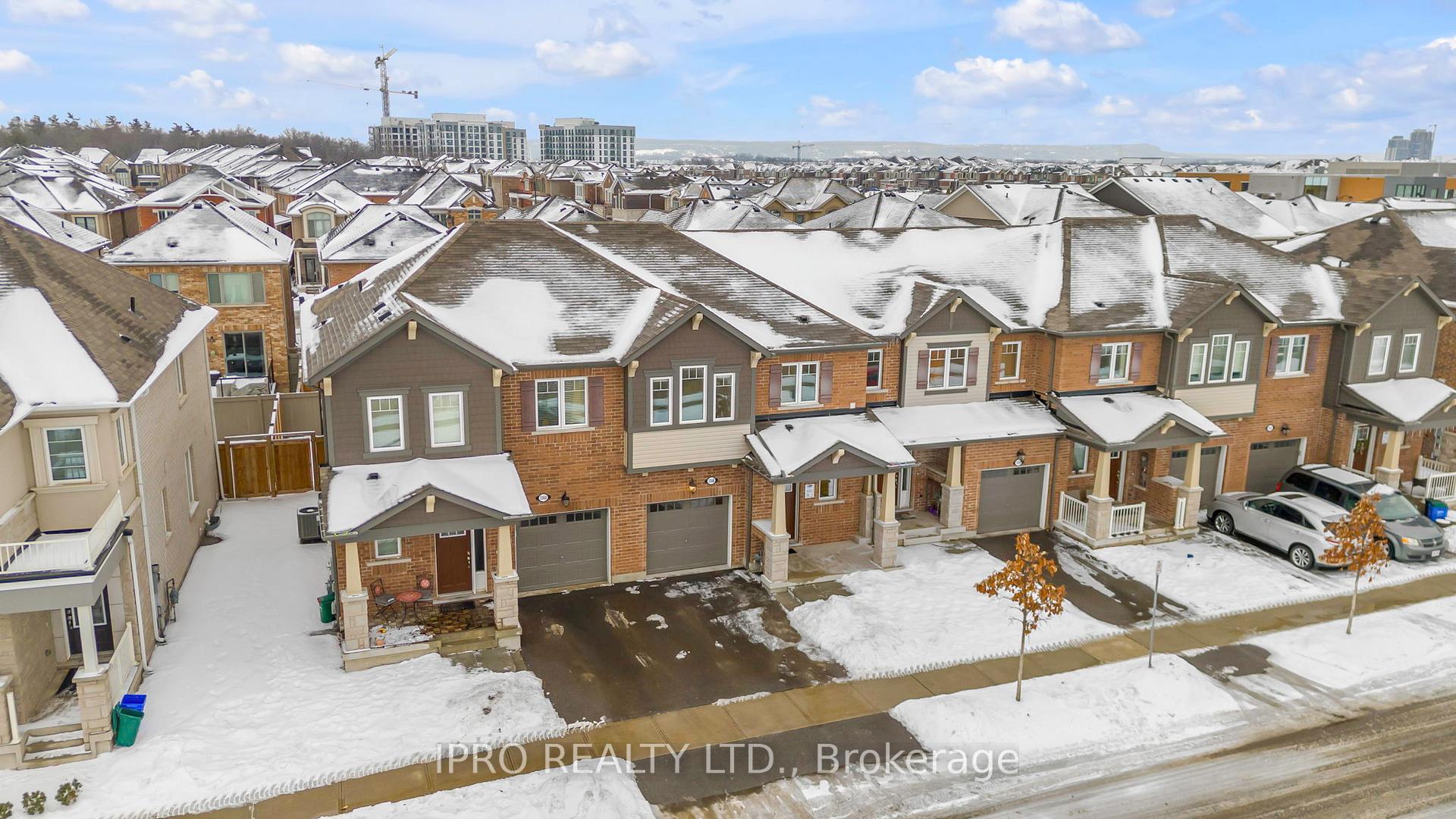 Photo 3 of 1358 Sycamore Gardens E, Milton, Cobban — HOMEH