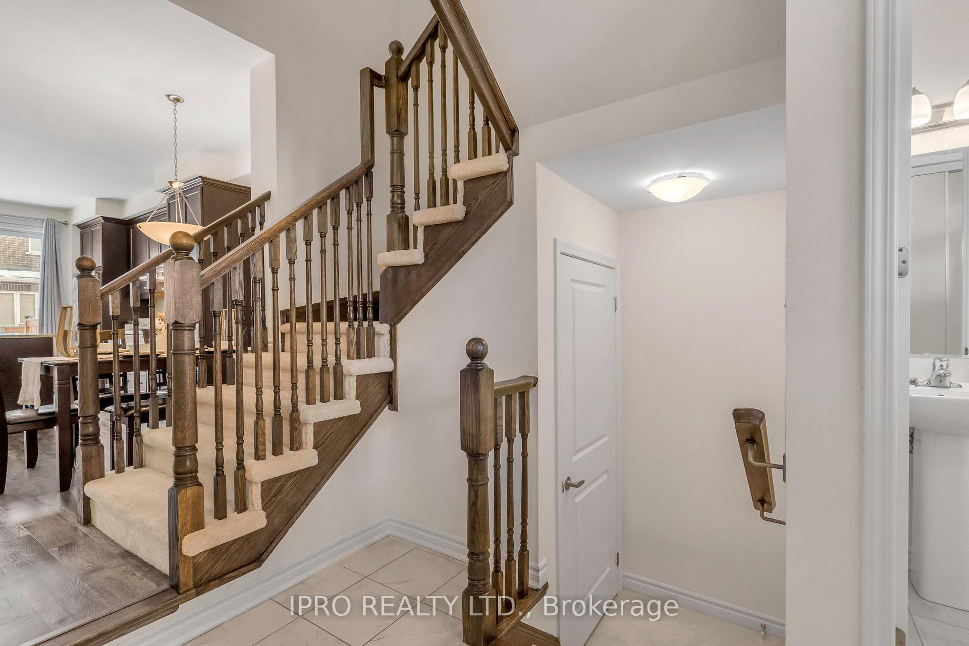 Photo 7 of 1358 Sycamore Gardens E, Milton, Cobban — HOMEH