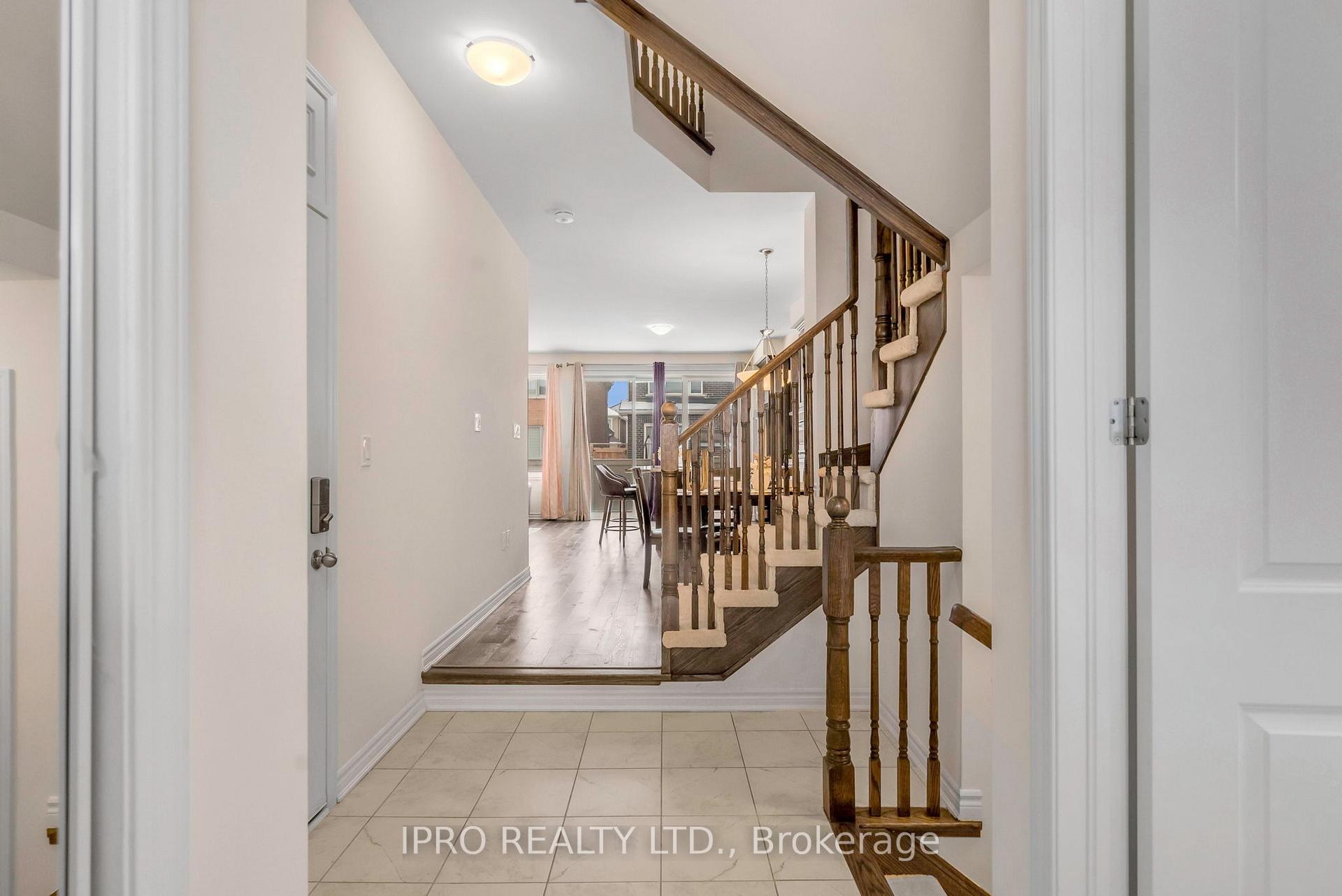 Photo 8 of 1358 Sycamore Gardens E, Milton, Cobban — HOMEH