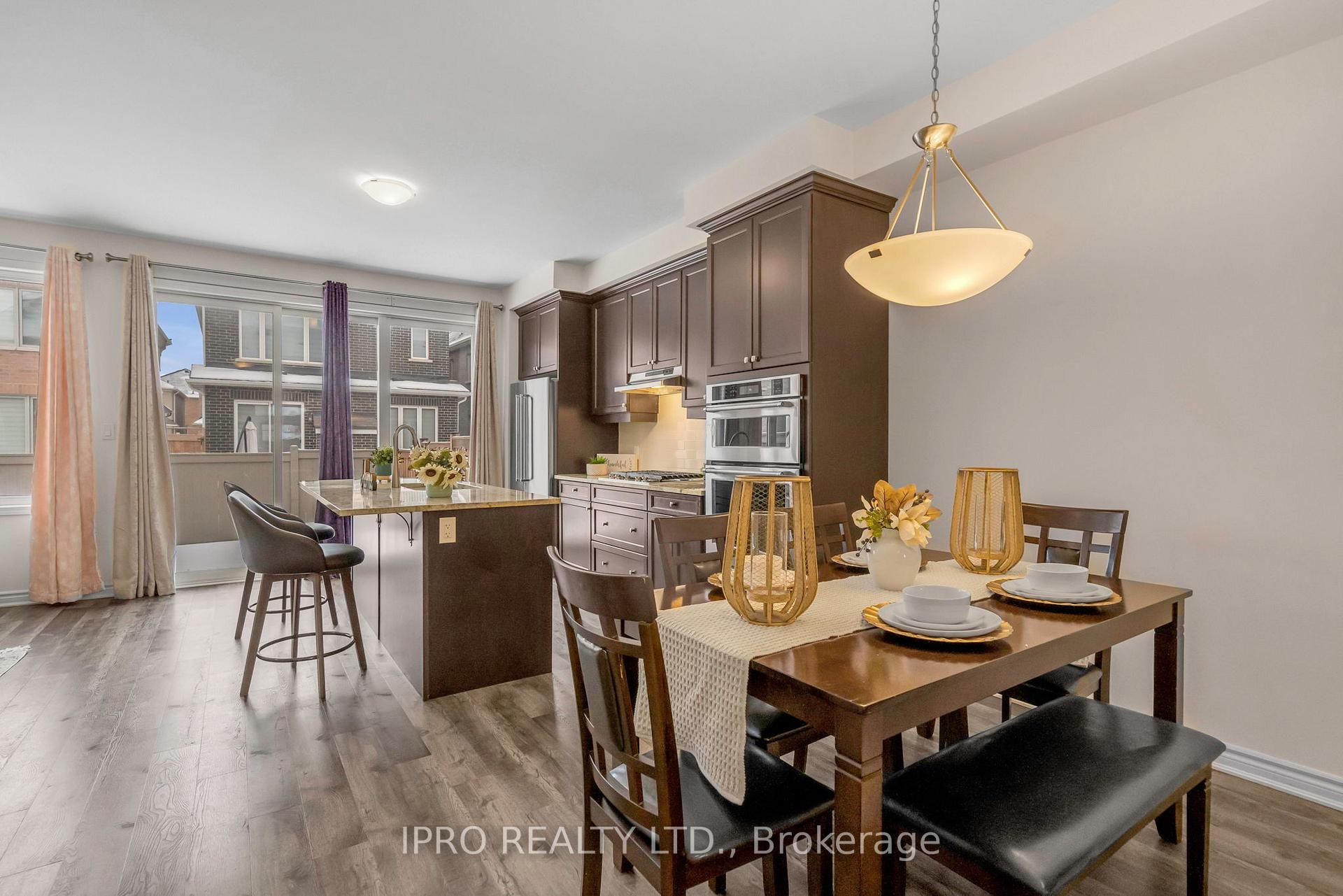 Photo 9 of 1358 Sycamore Gardens E, Milton, Cobban — HOMEH