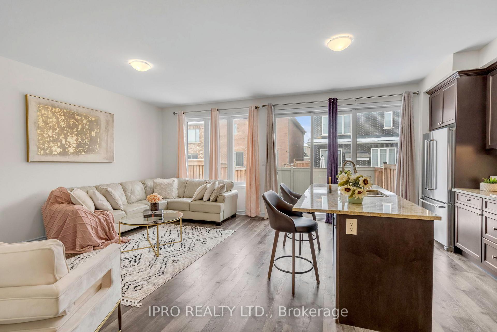 Photo 12 of 1358 Sycamore Gardens E, Milton, Cobban — HOMEH