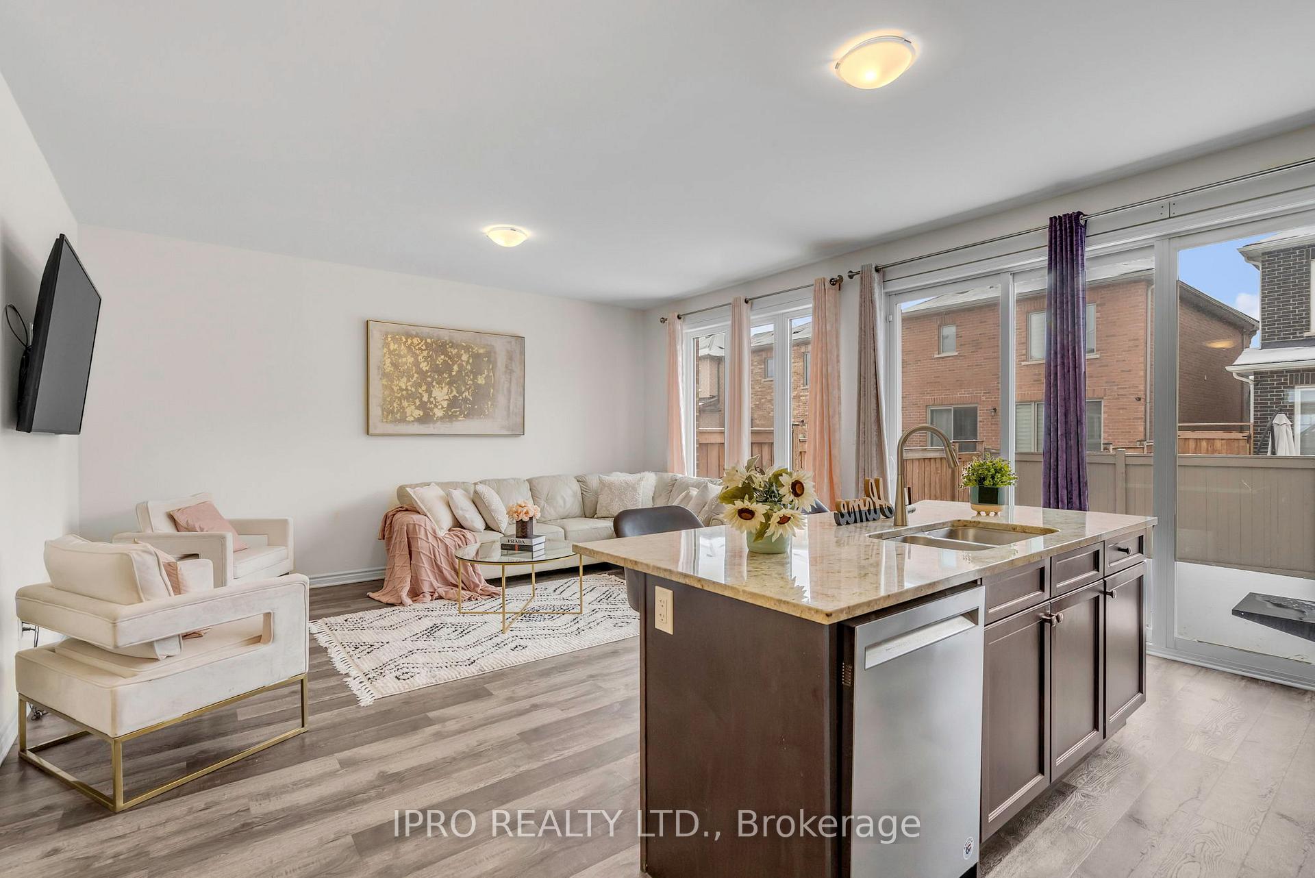 Photo 16 of 1358 Sycamore Gardens E, Milton, Cobban — HOMEH