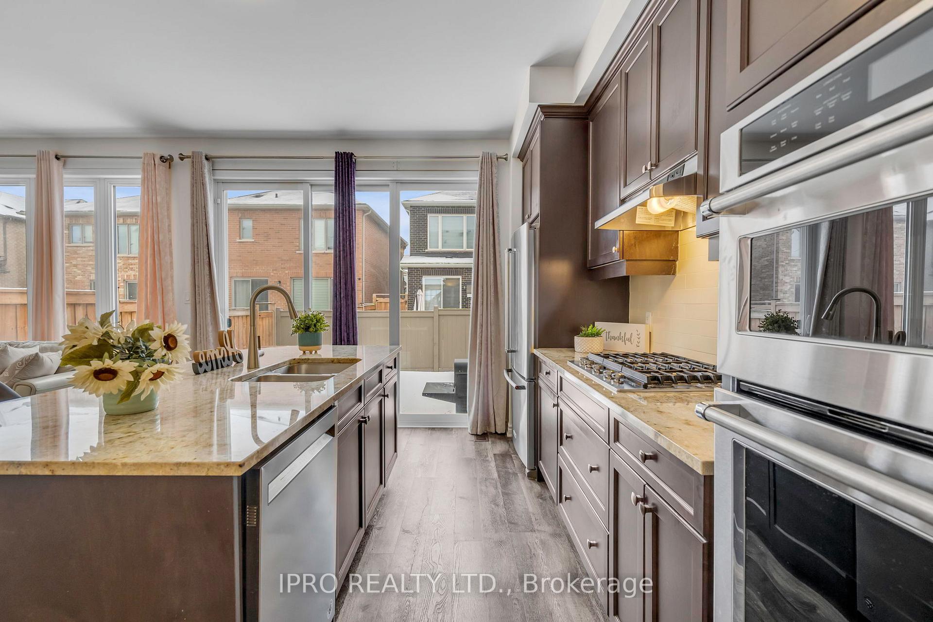 Photo 23 of 1358 Sycamore Gardens E, Milton, Cobban — HOMEH