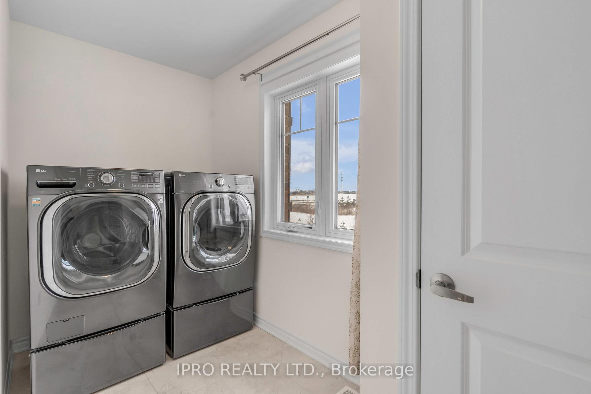 Photo 28 of 1358 Sycamore Gardens E, Milton, Cobban — HOMEH