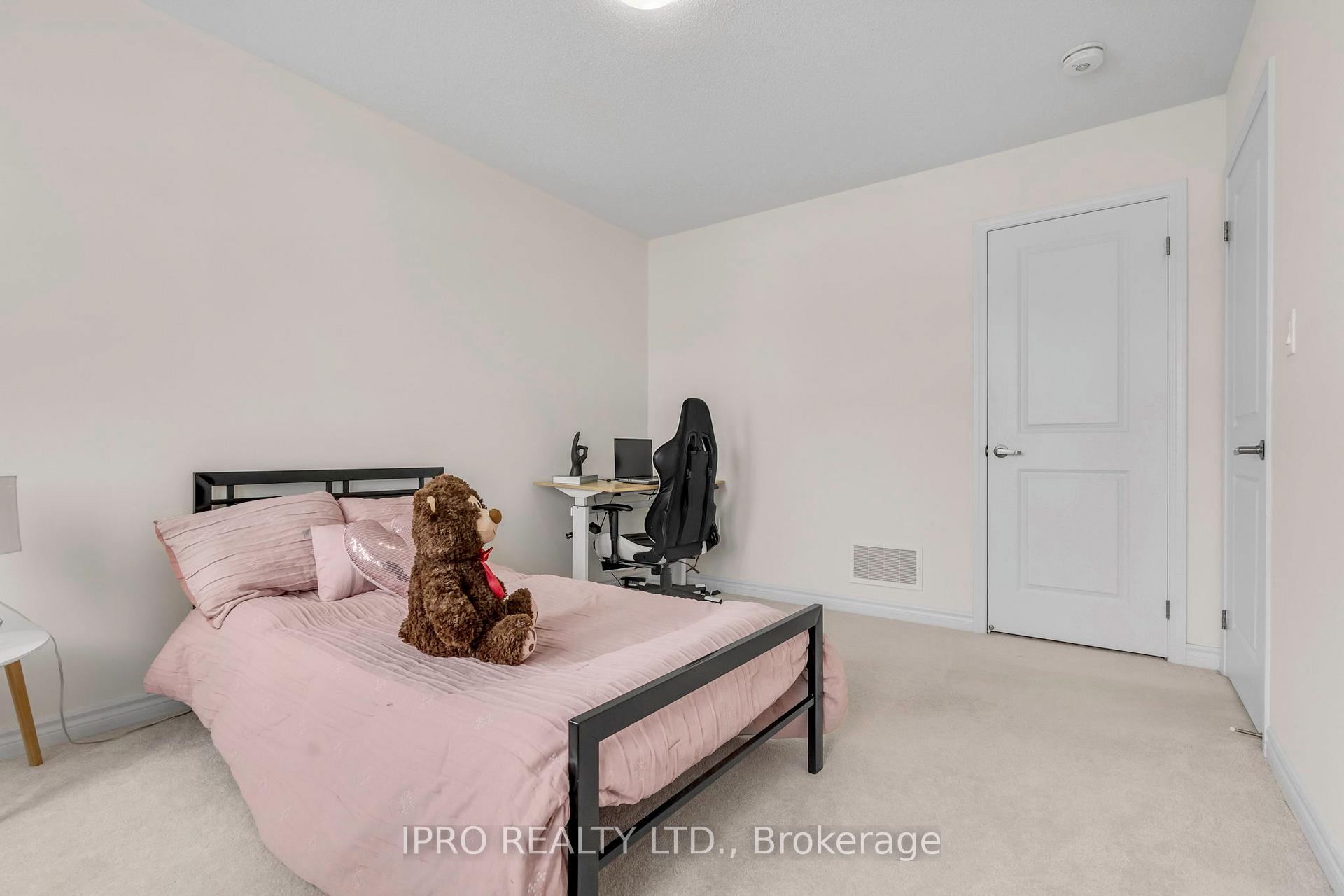 Photo 31 of 1358 Sycamore Gardens E, Milton, Cobban — HOMEH