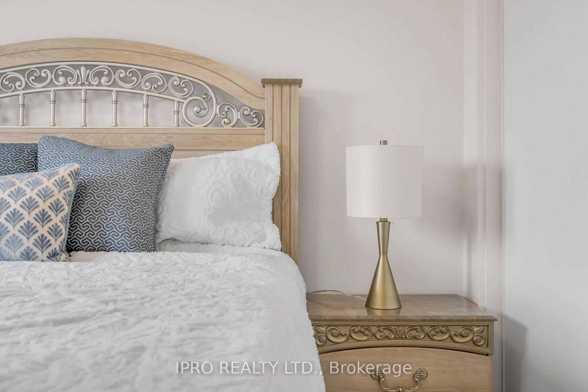 Photo 36 of 1358 Sycamore Gardens E, Milton, Cobban — HOMEH