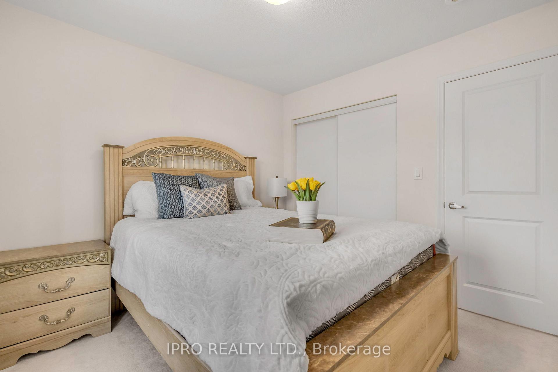Photo 37 of 1358 Sycamore Gardens E, Milton, Cobban — HOMEH