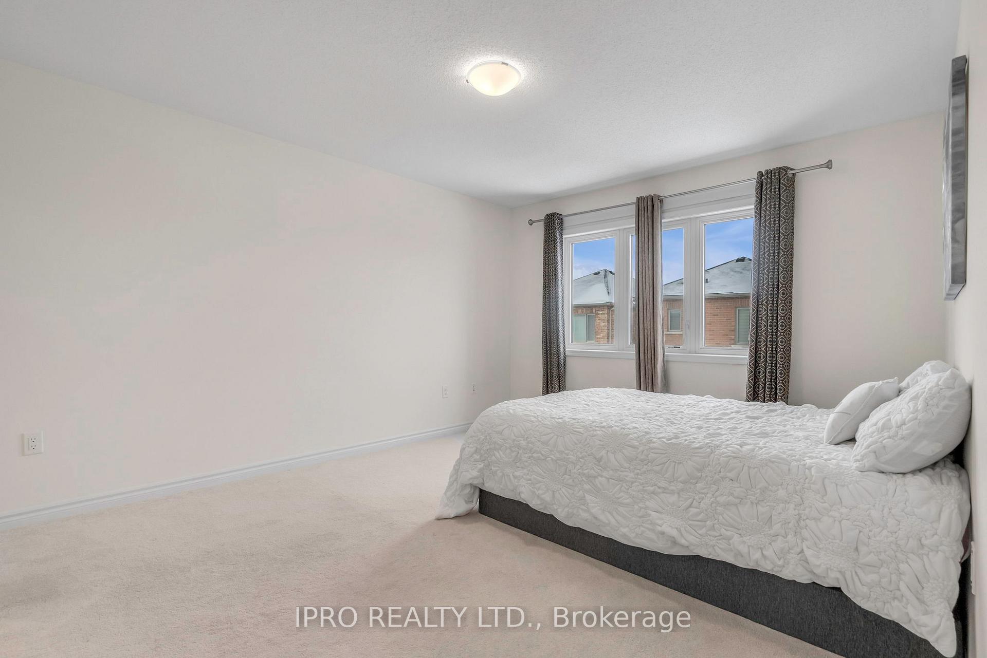 Photo 39 of 1358 Sycamore Gardens E, Milton, Cobban — HOMEH