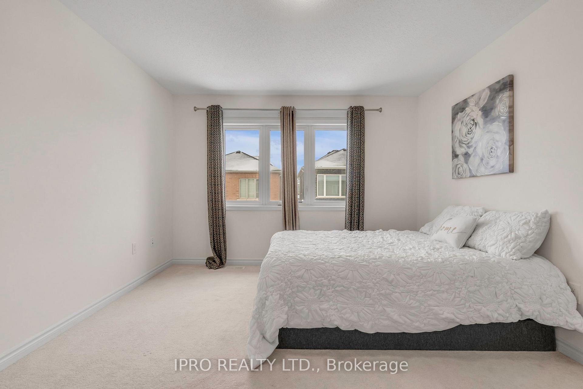 Photo 41 of 1358 Sycamore Gardens E, Milton, Cobban — HOMEH
