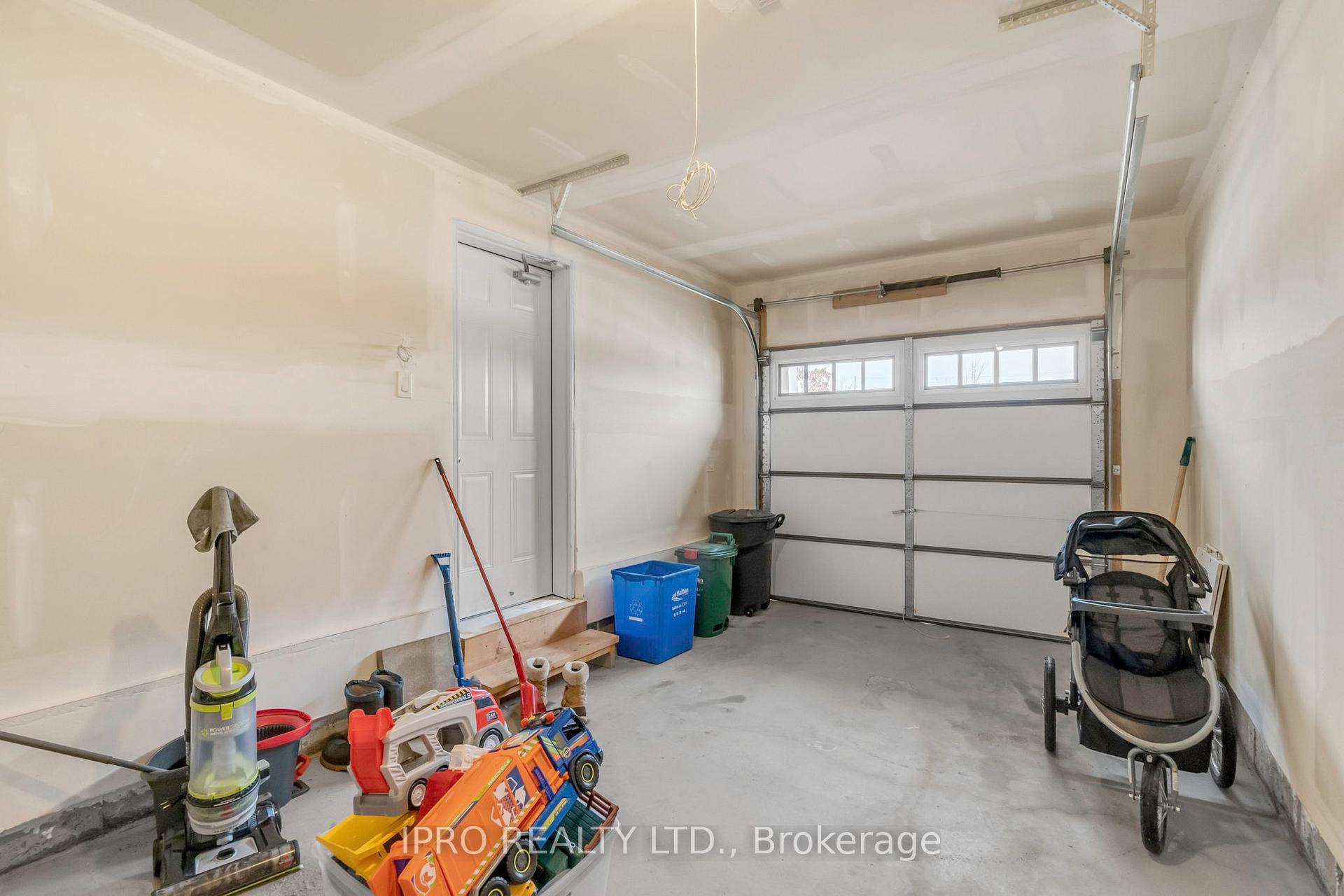 Photo 46 of 1358 Sycamore Gardens E, Milton, Cobban — HOMEH