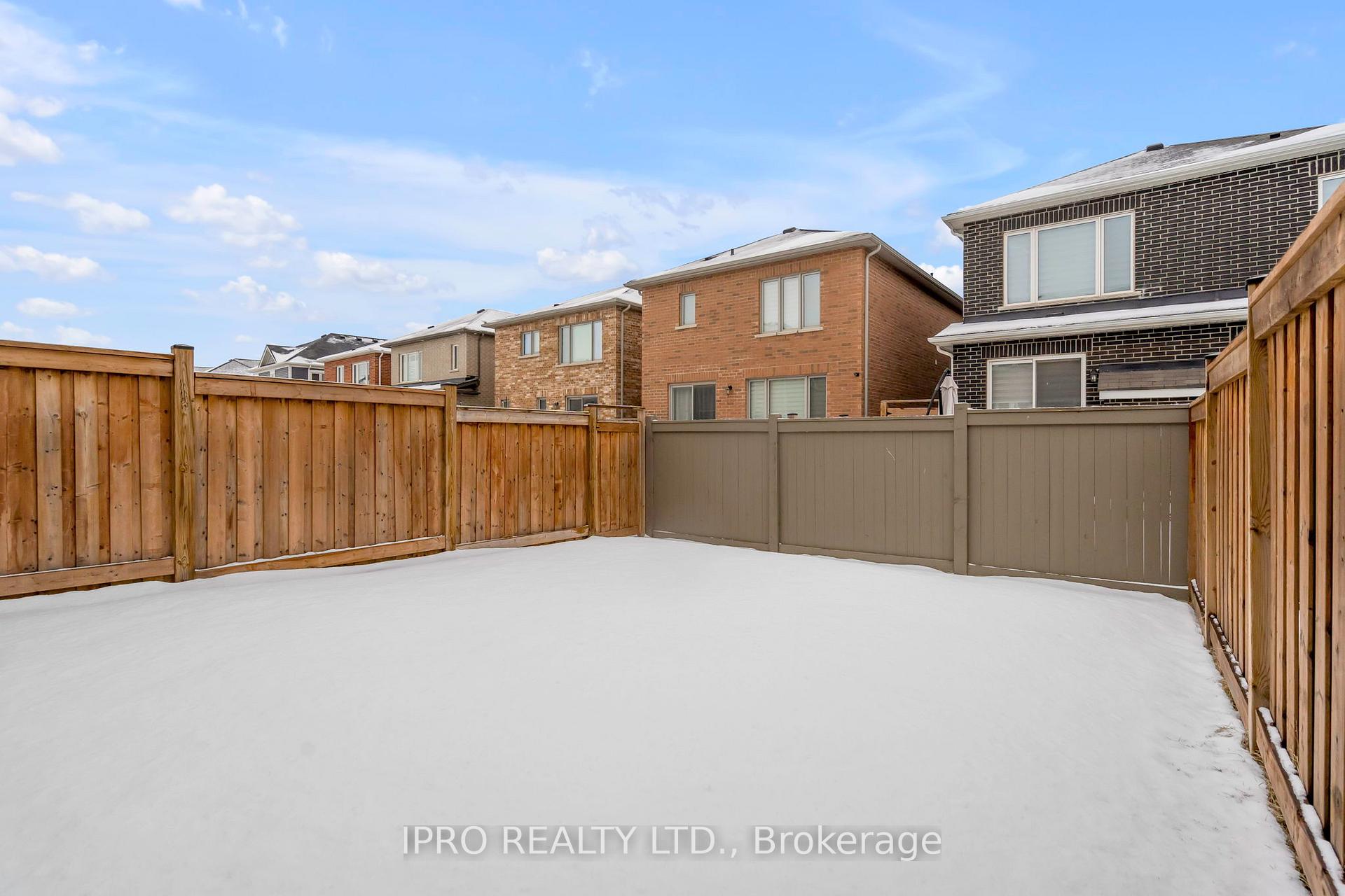 Photo 47 of 1358 Sycamore Gardens E, Milton, Cobban — HOMEH
