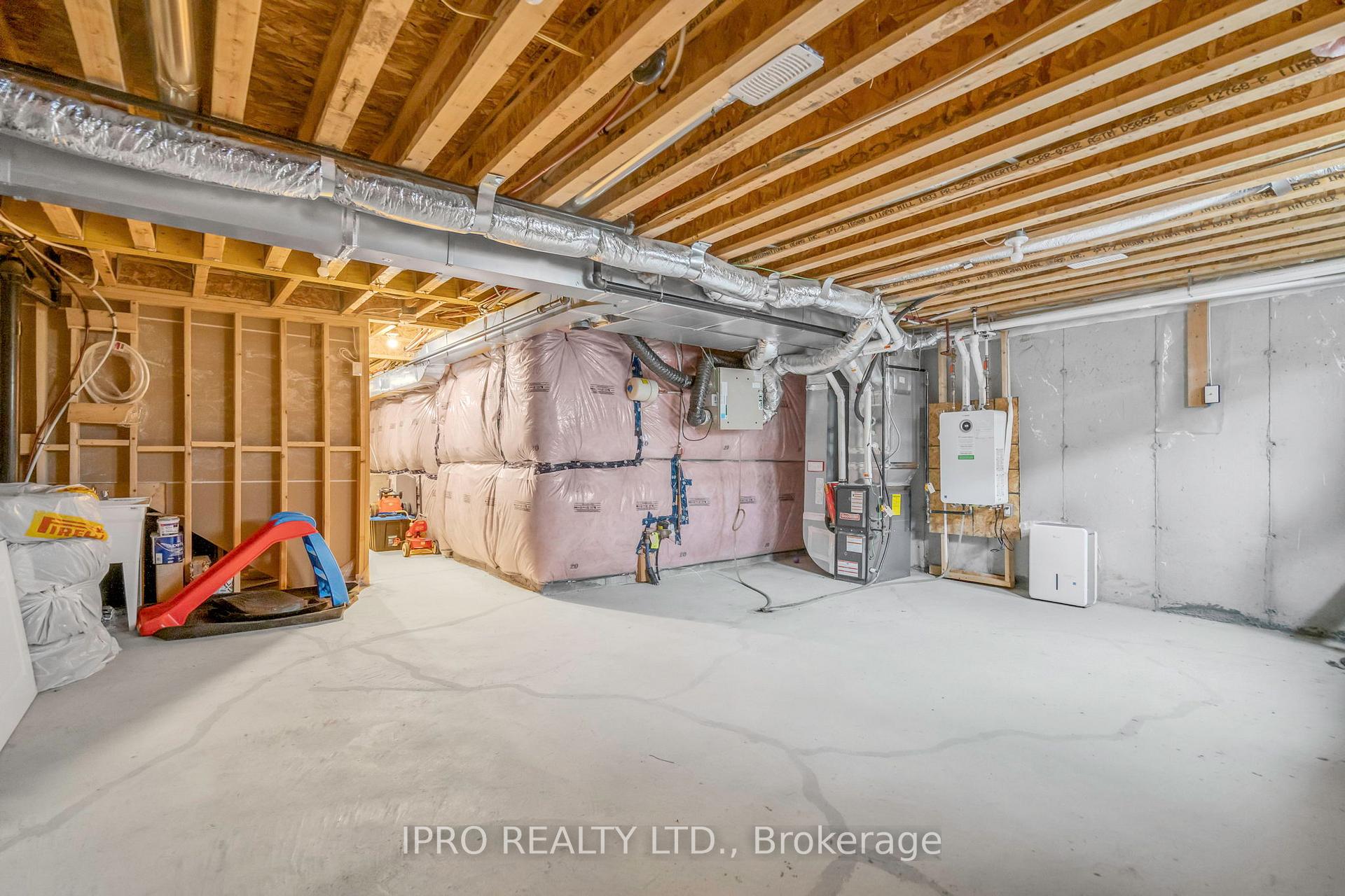 Photo 48 of 1358 Sycamore Gardens E, Milton, Cobban — HOMEH