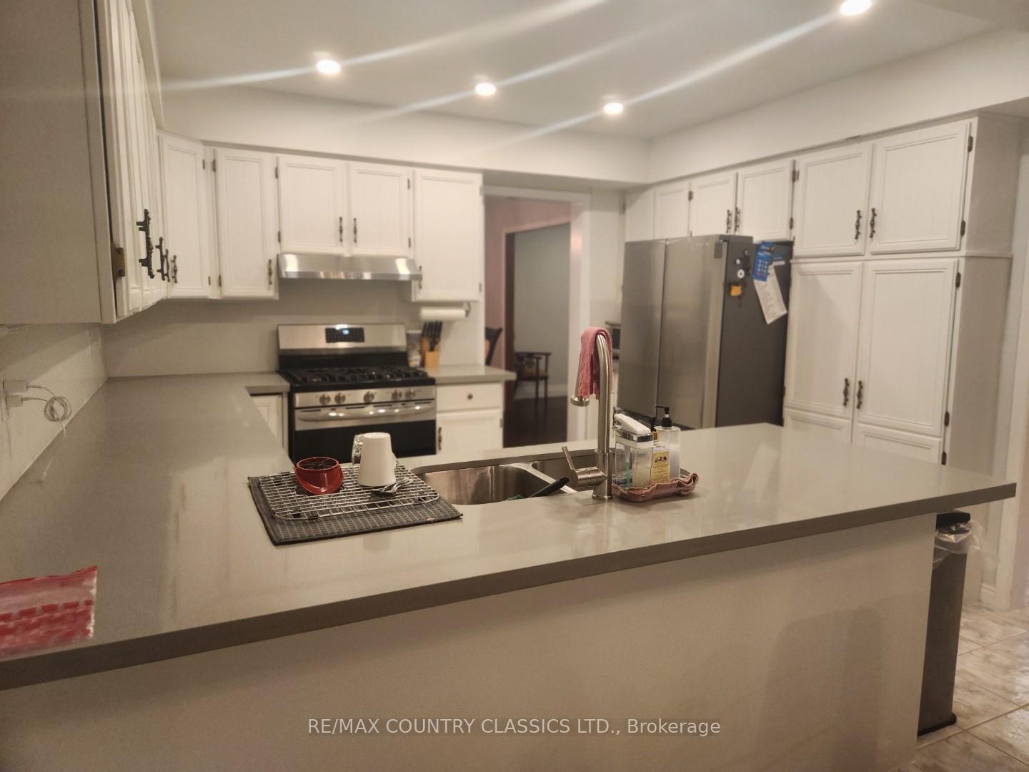 Photo 4 of 1210 Summit Drive, Peterborough, Otonabee Ward 1 — HOMEH