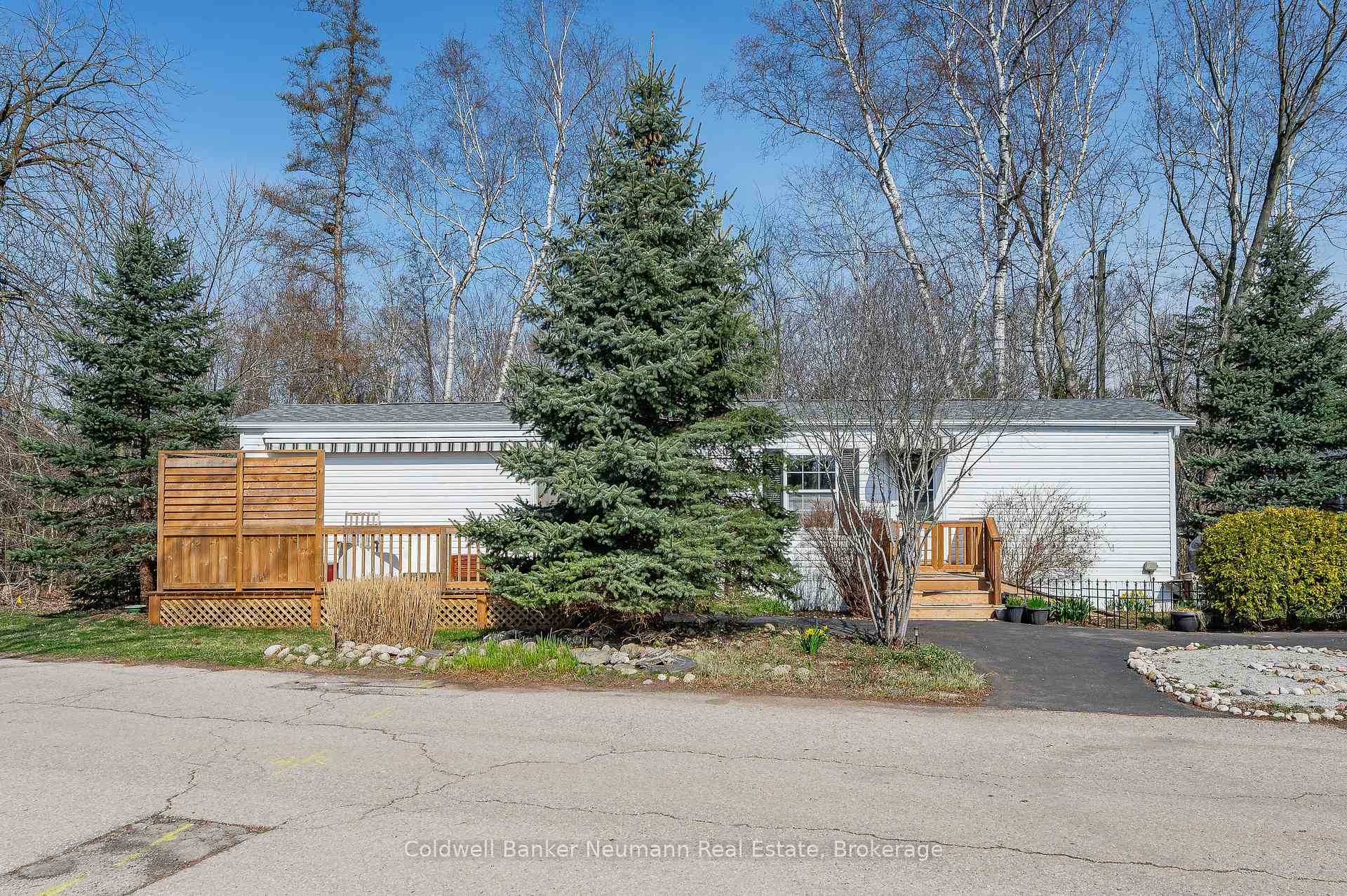 Photo 2 of 41 Jasper Heights Pvt, Puslinch, Rural Puslinch East — HOMEH