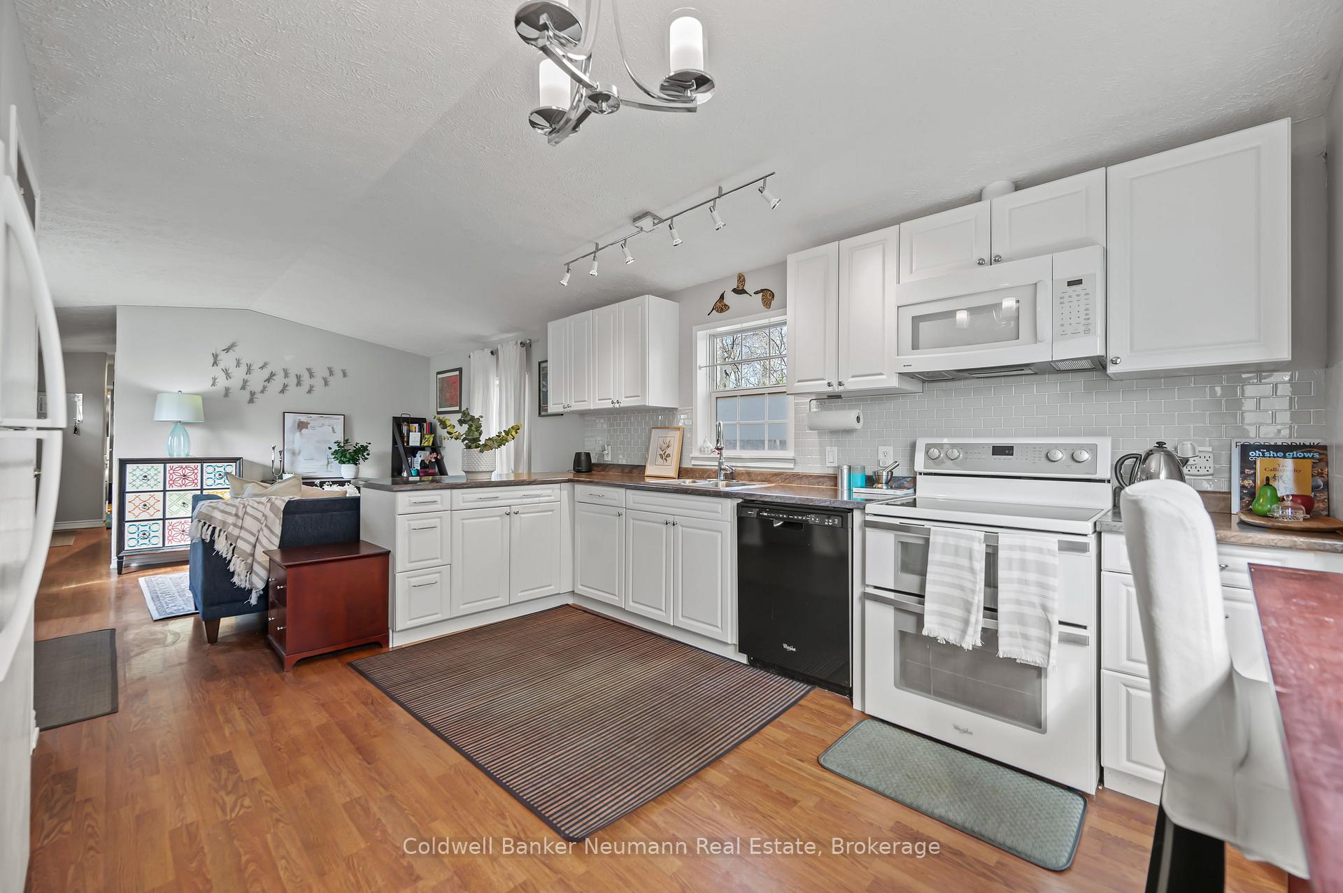Photo 15 of 41 Jasper Heights Pvt, Puslinch, Rural Puslinch East — HOMEH
