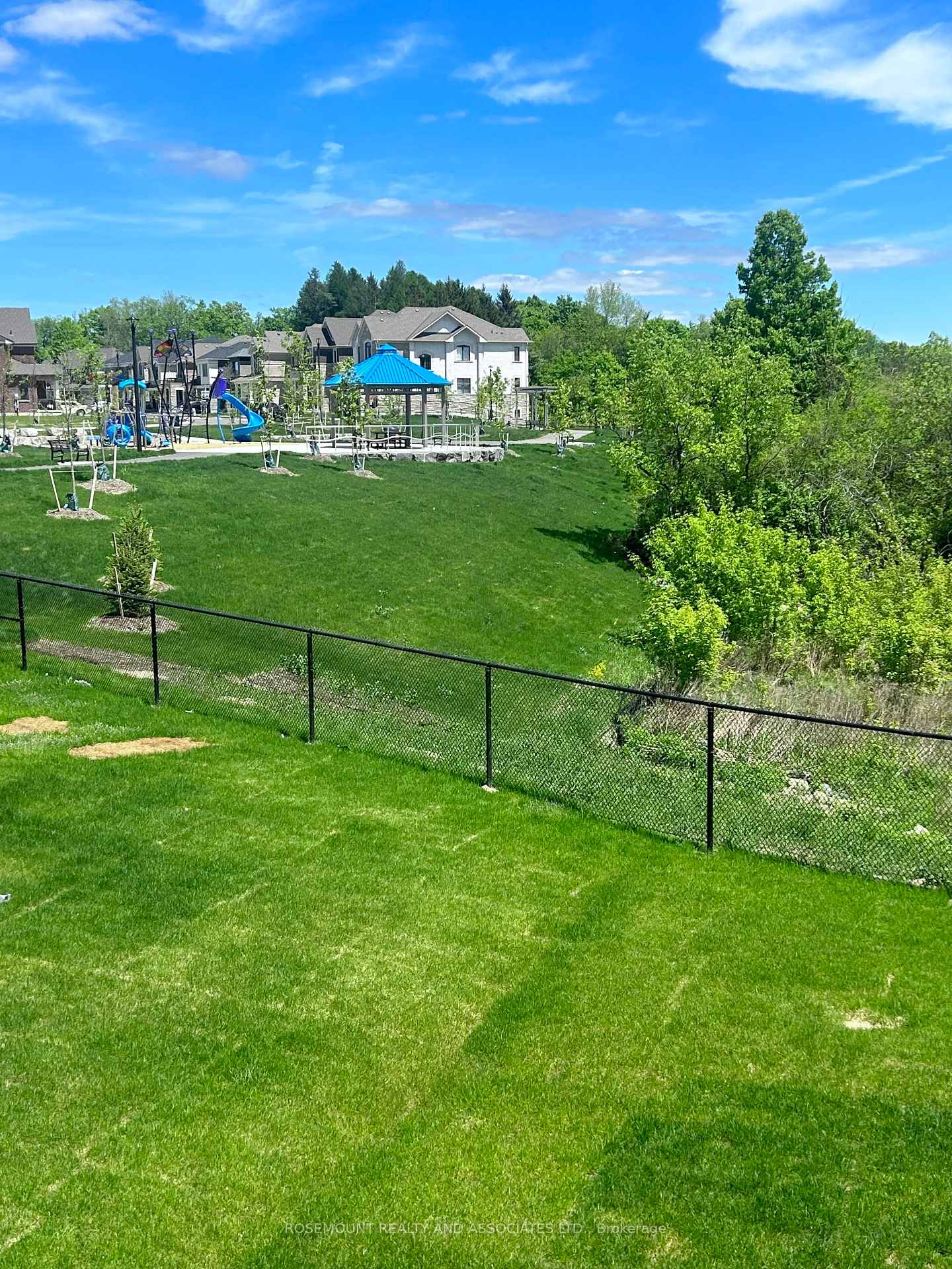 Photo 13 of 1486 Mockingbird Square, Pickering, Rural Pickering — HOMEH